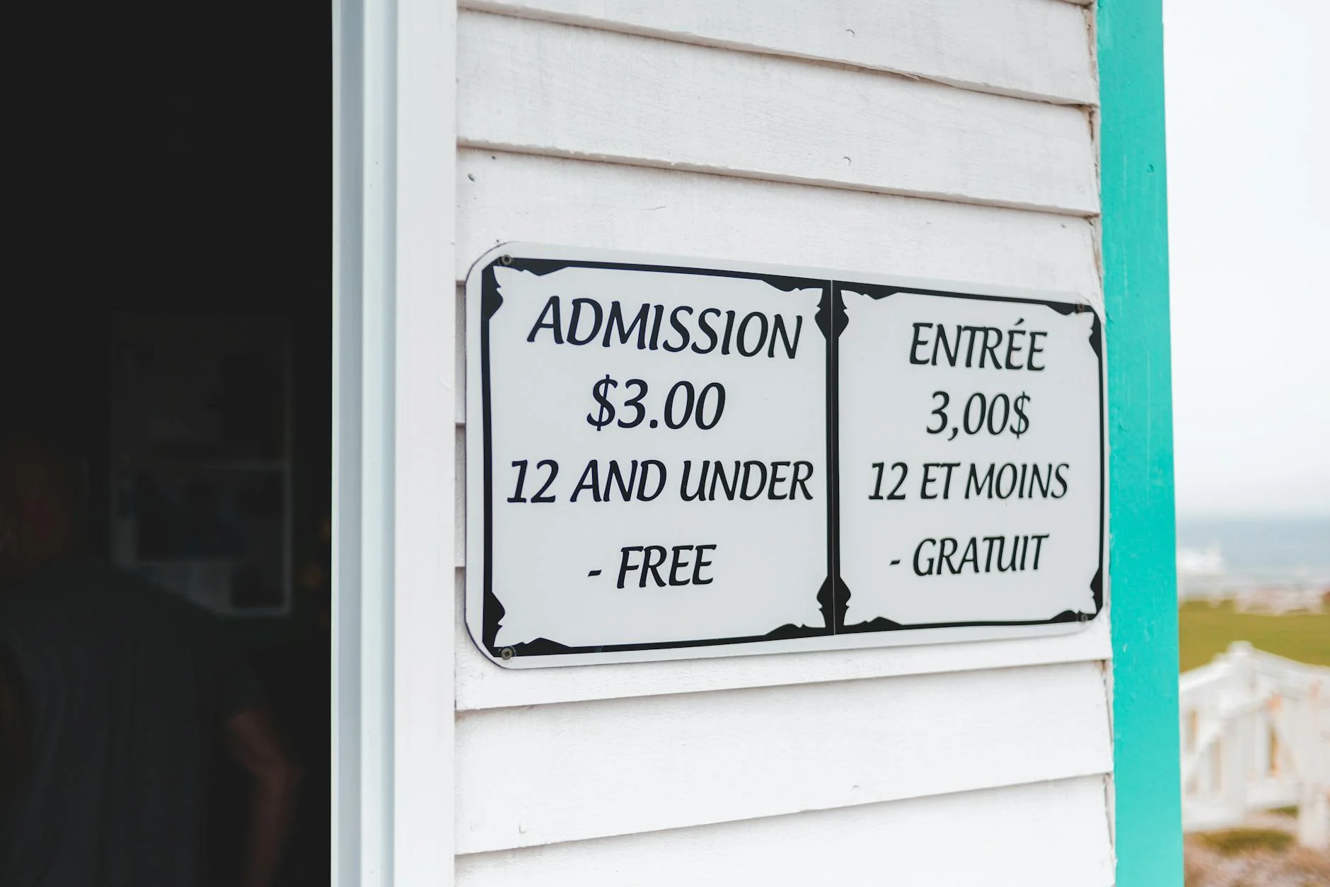Admission (Допуск, вход) — разрешение войти или признание