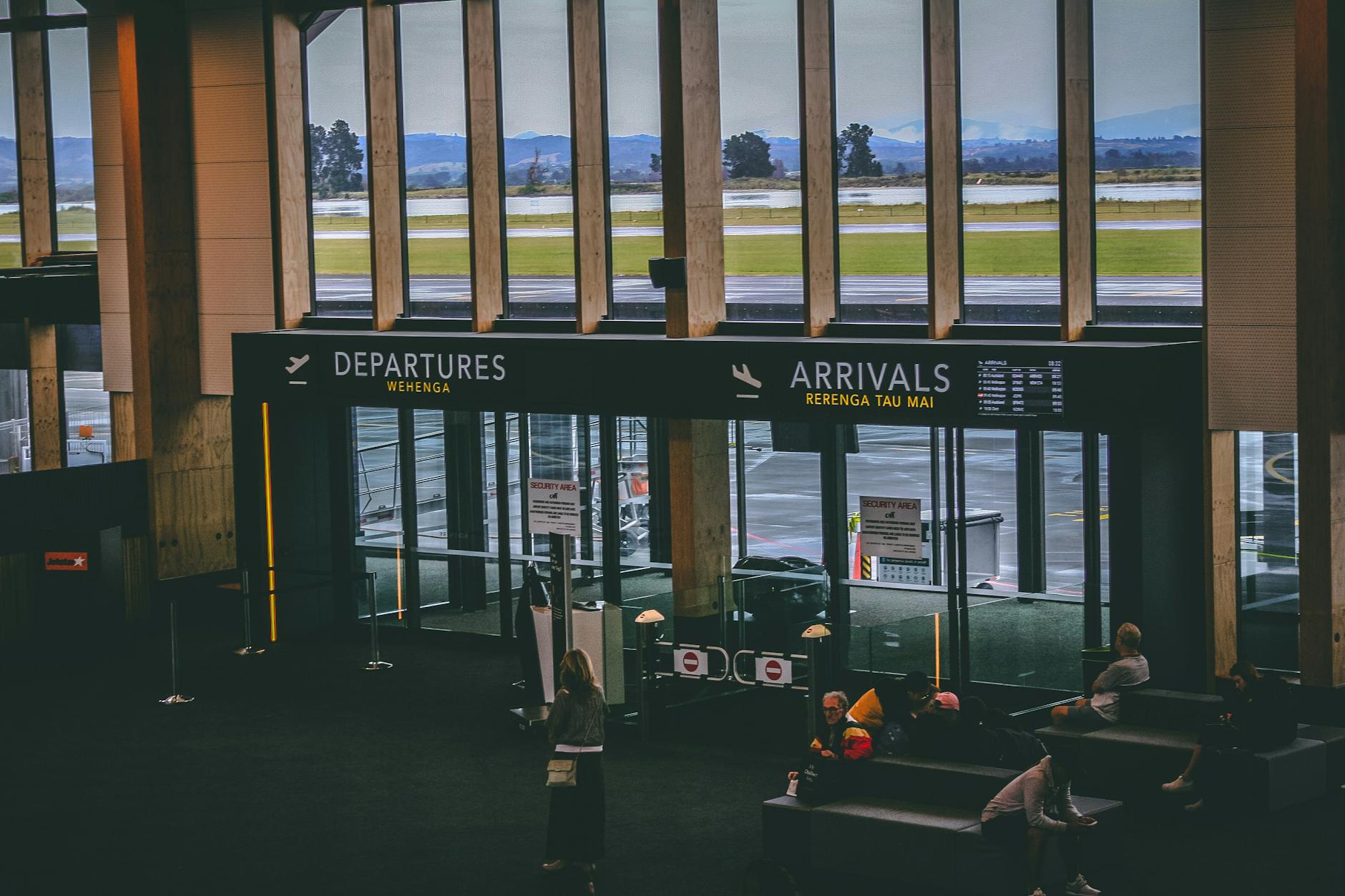 Airport (Аэропорт) — место для самолетов и путешествий