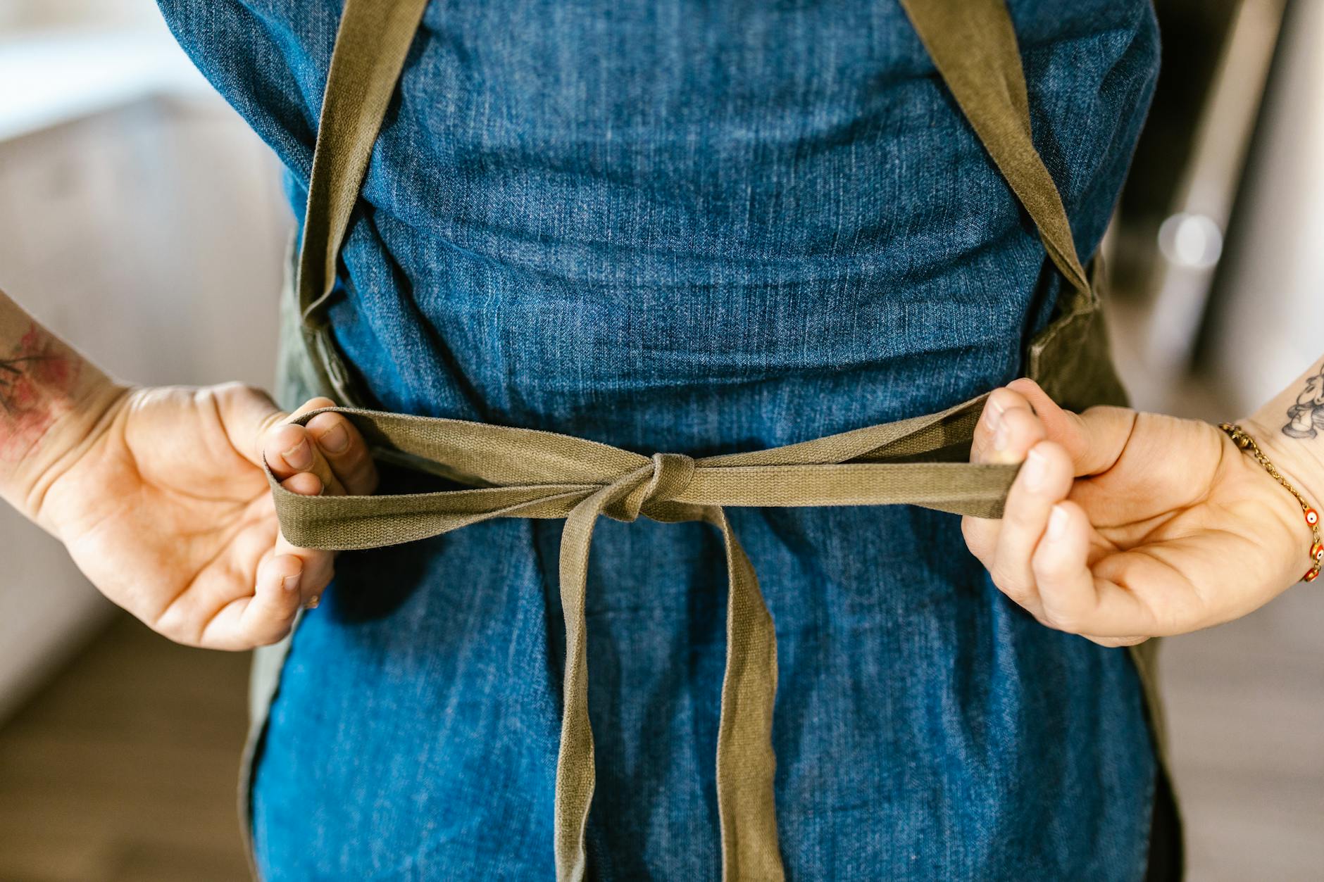 Apron (Фартук) — защитная одежда для кухни, готовки или работы