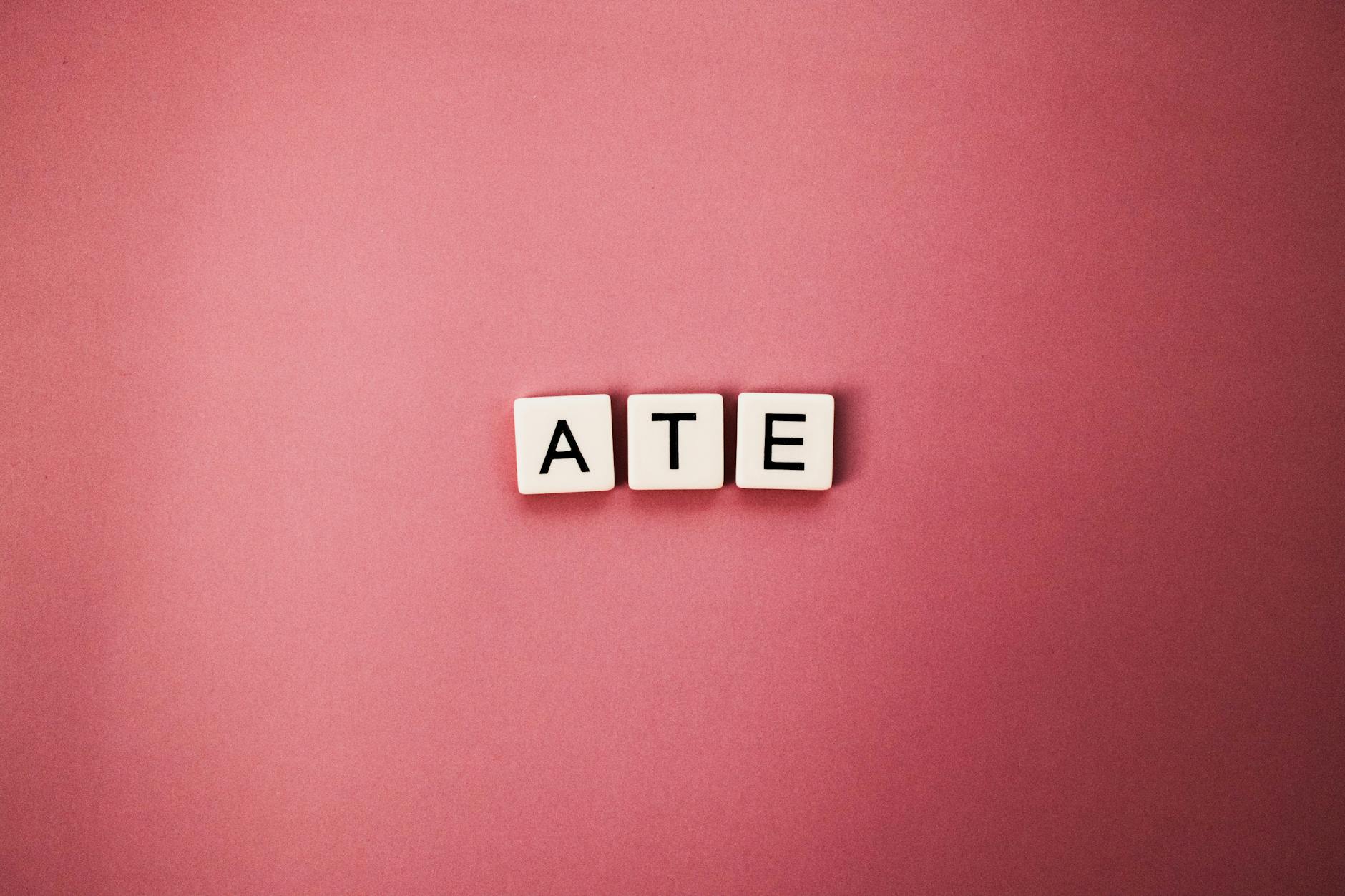 Ate (Ел) — прошедшее время глагола 'to eat'