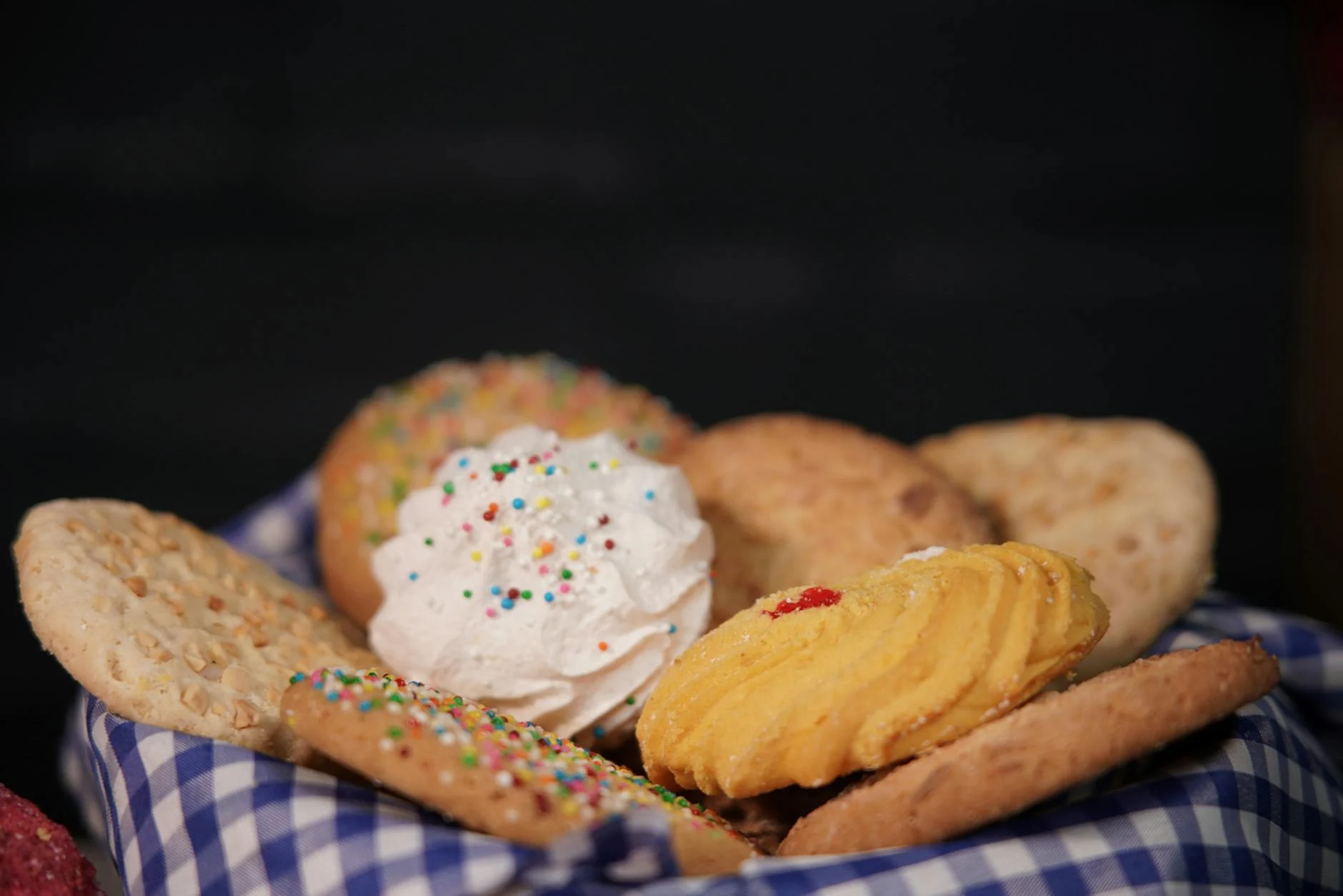 Biscuit (Печенье, бисквит) — сладкое или соленое выпечное изделие