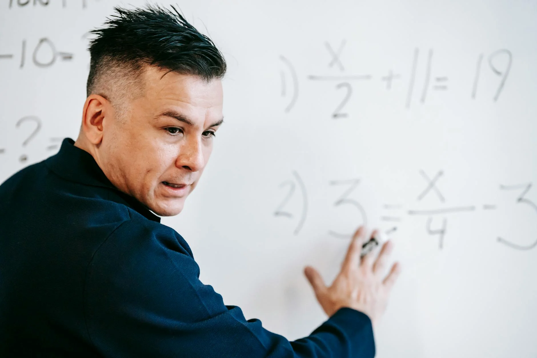 Bottom (Низ, дно) — нижняя часть предмета или места