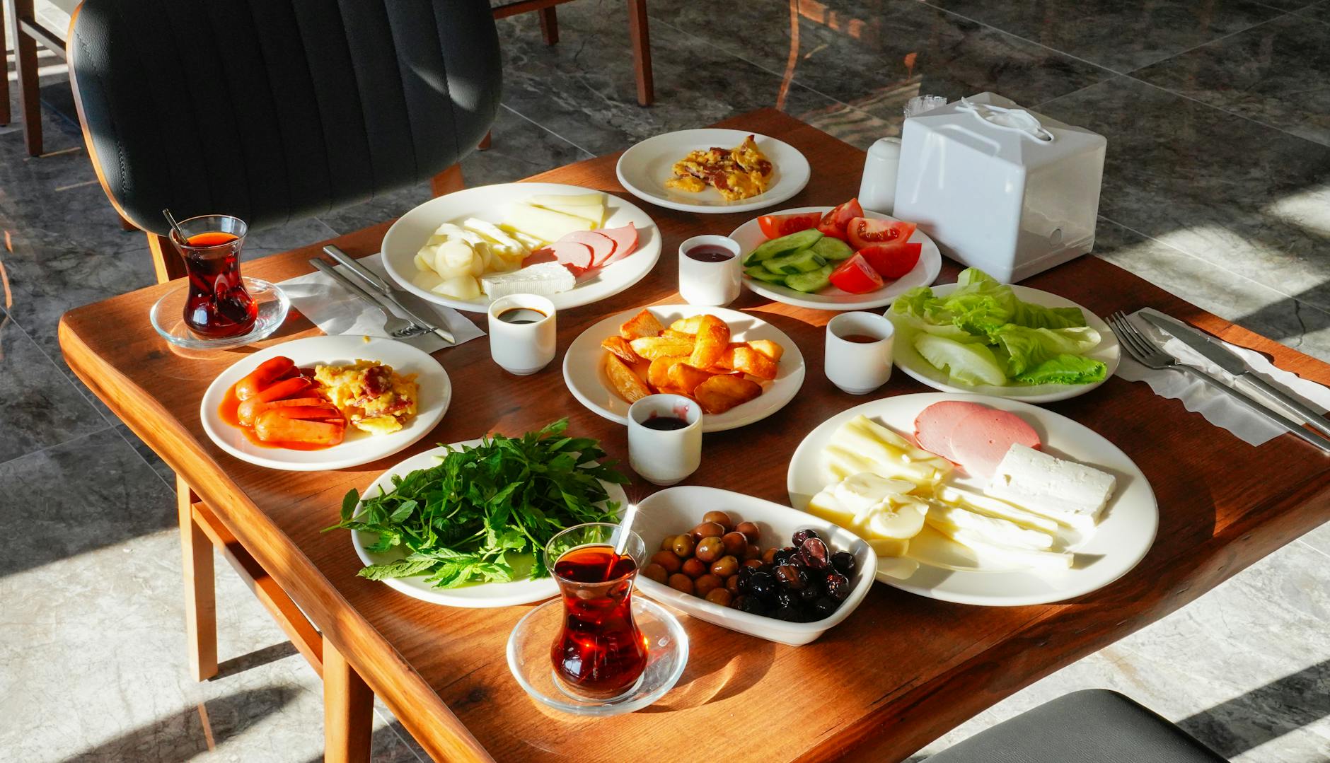 Breakfast (Завтрак) — первый приём пищи за день