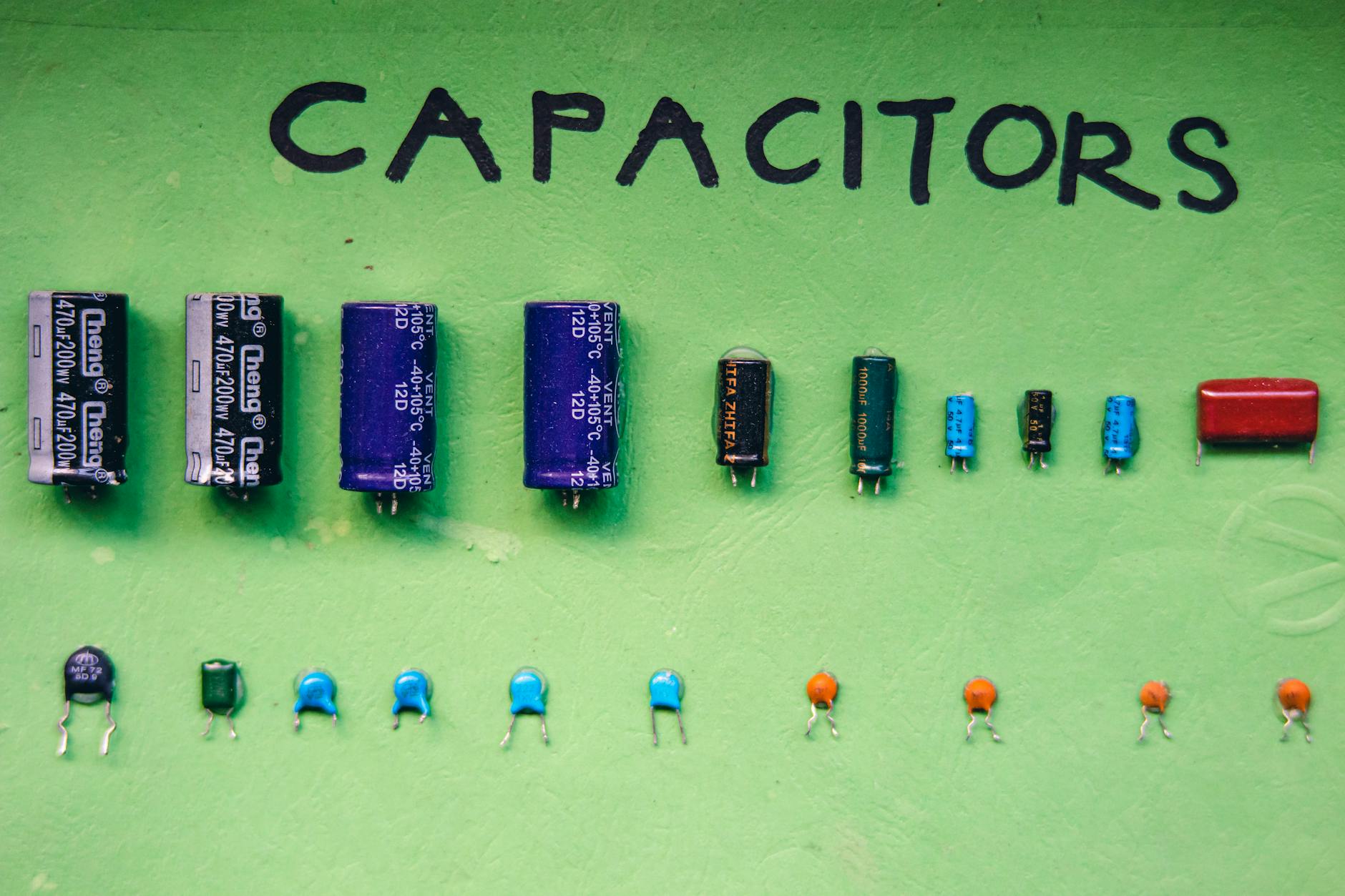 Capacitor (Конденсатор) — электронный компонент для хранения энергии