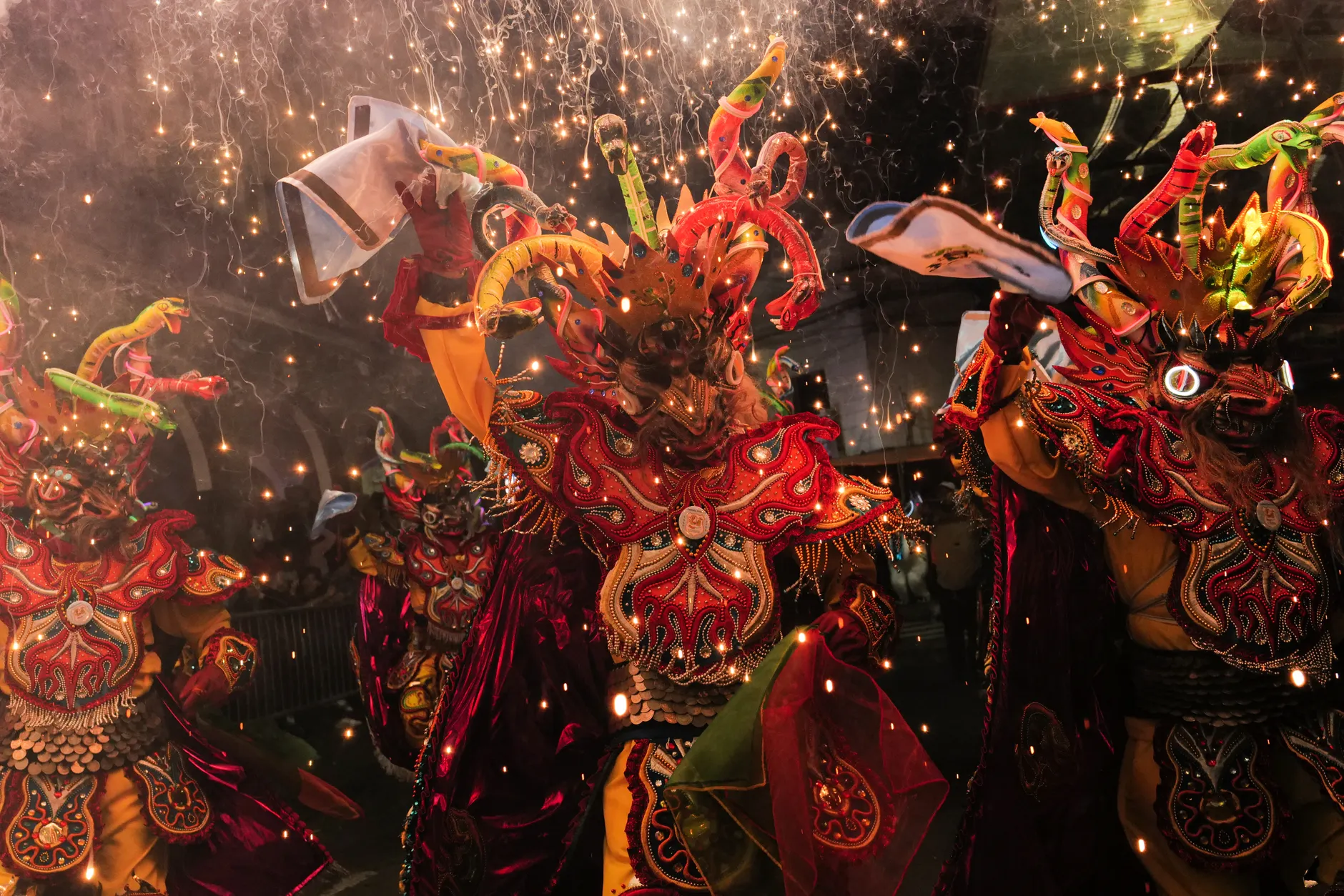 Carnival (Карнавал) — яркий уличный праздник с костюмами и музыкой