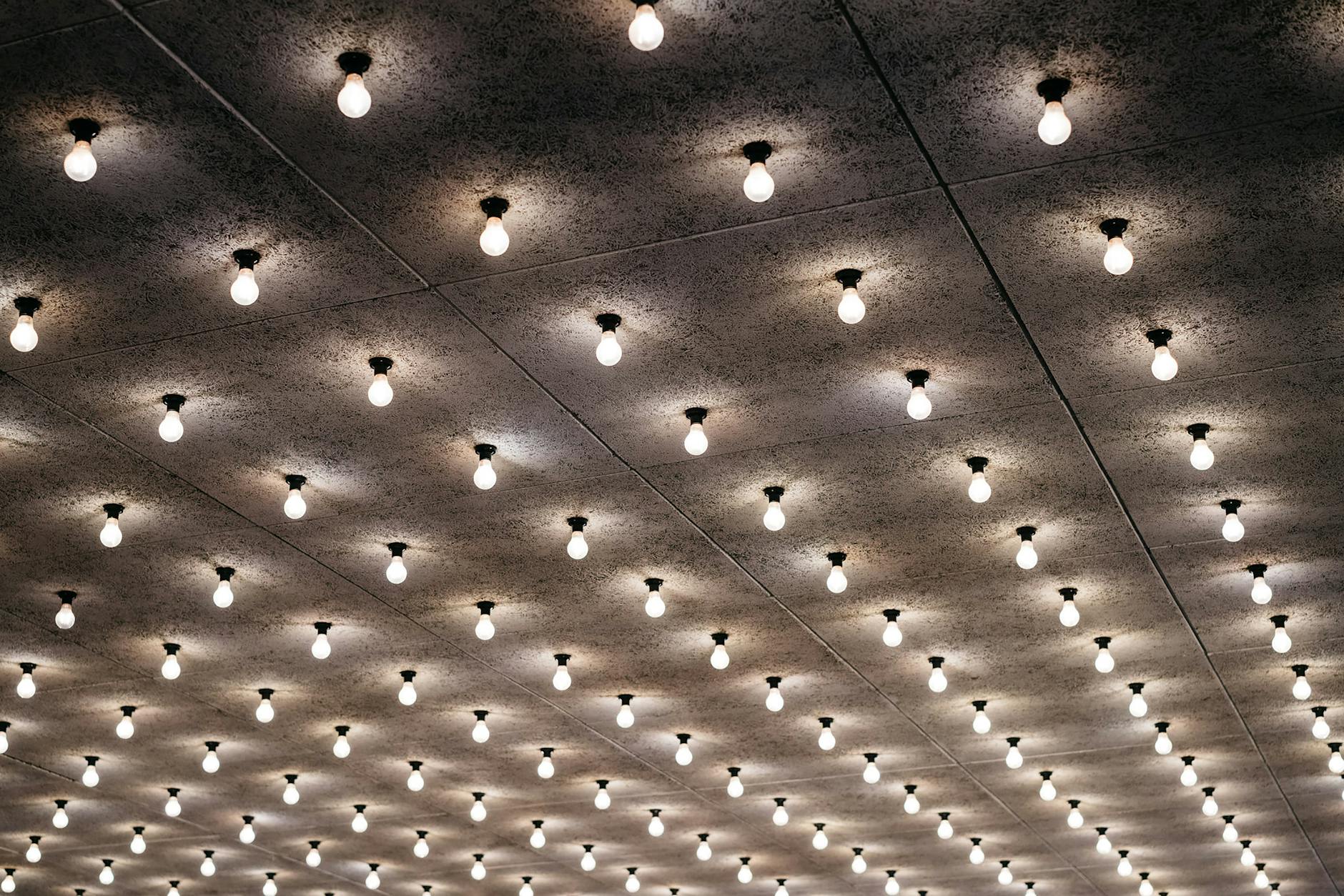 Ceiling (Потолок) — верхняя внутренняя поверхность комнаты