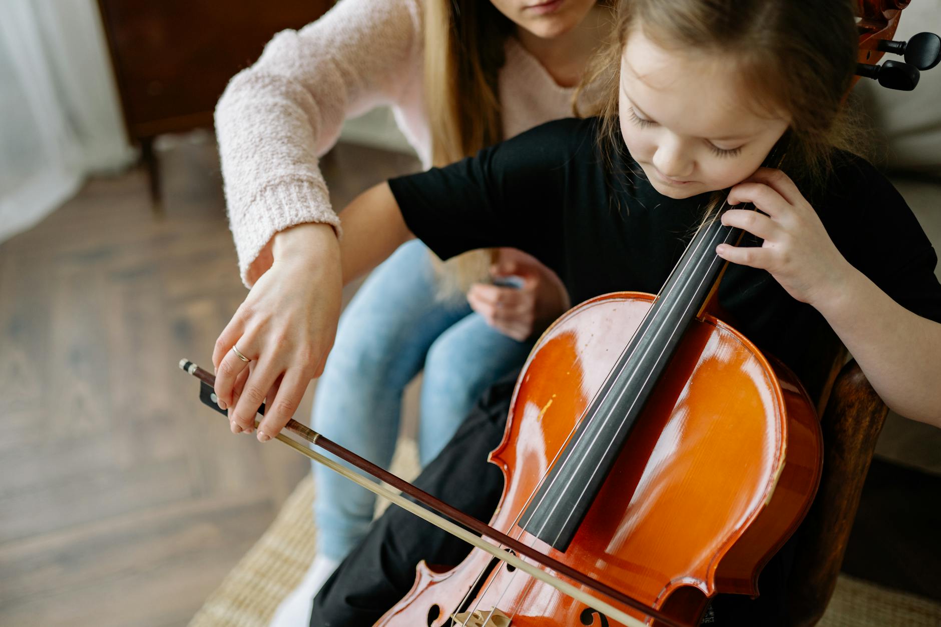 Cello (Виолончель) — музыкальный струнный инструмент