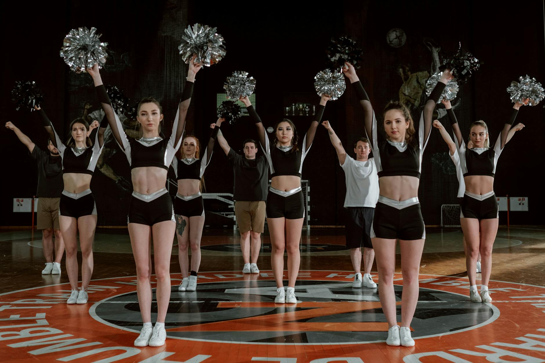 Cheer — болеть, подбадривать, радость