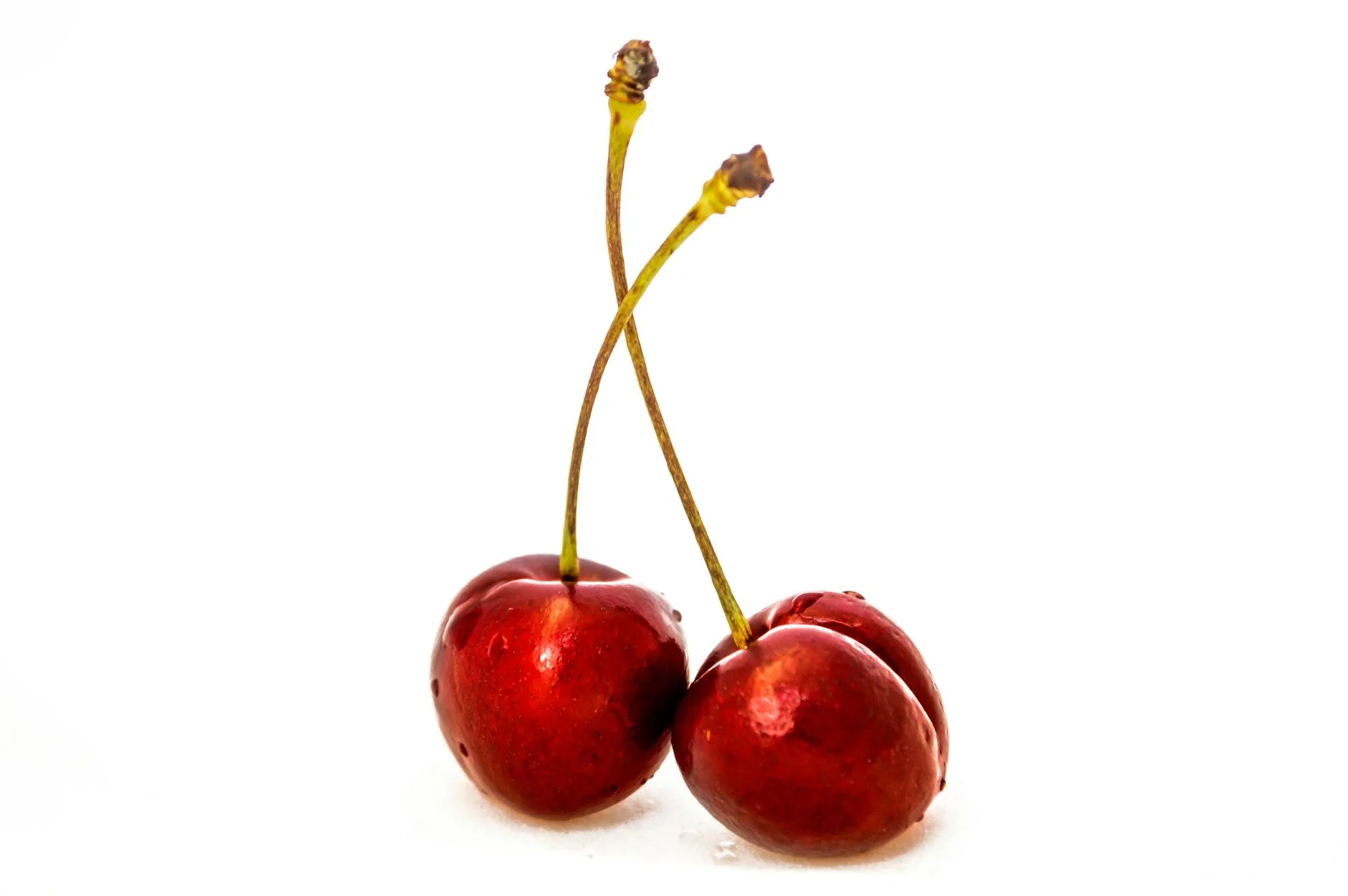 Cherry (Вишня) — красная ягода с косточкой