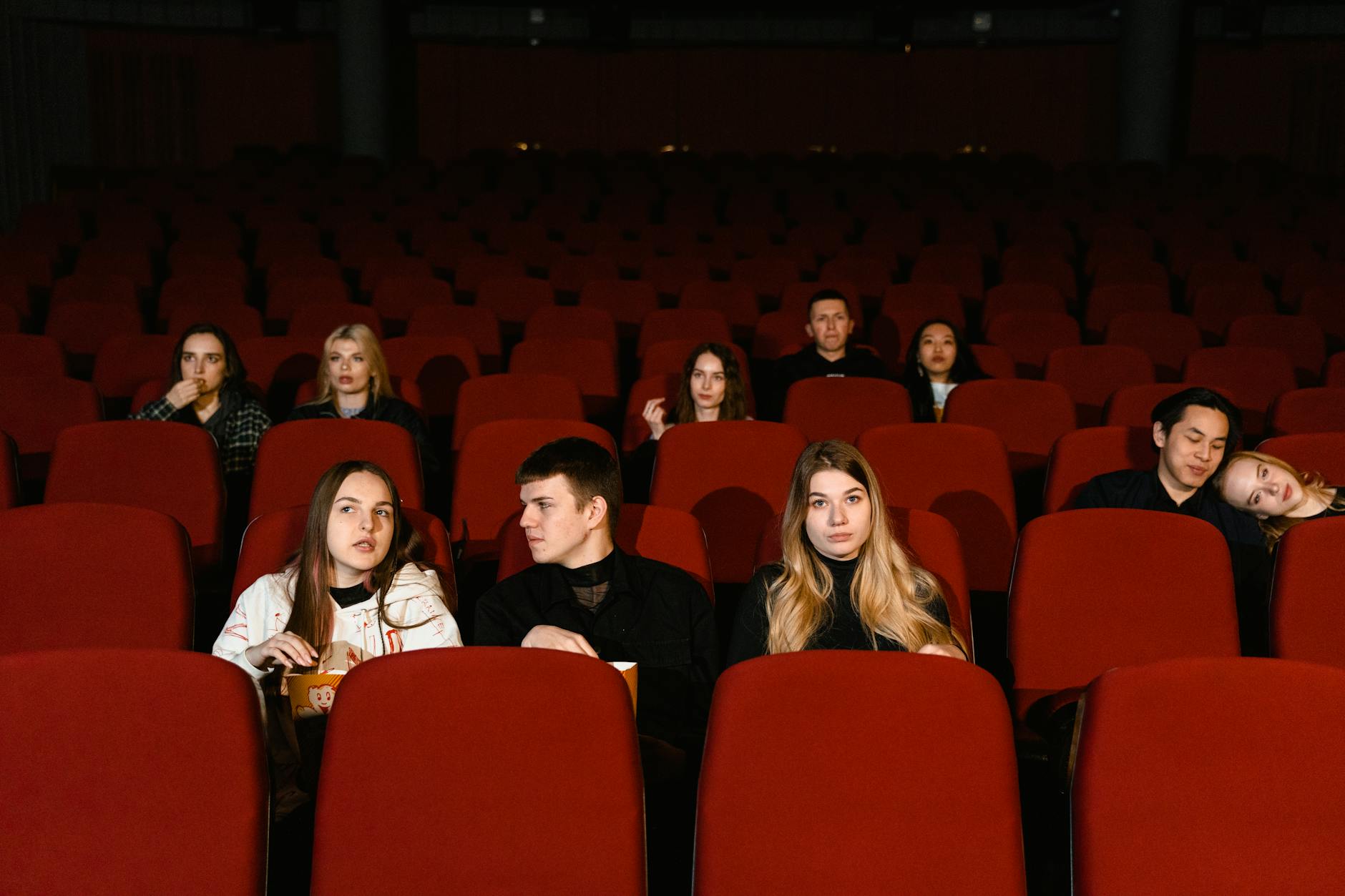 Cinema (Кинотеатр) — место для просмотра фильмов