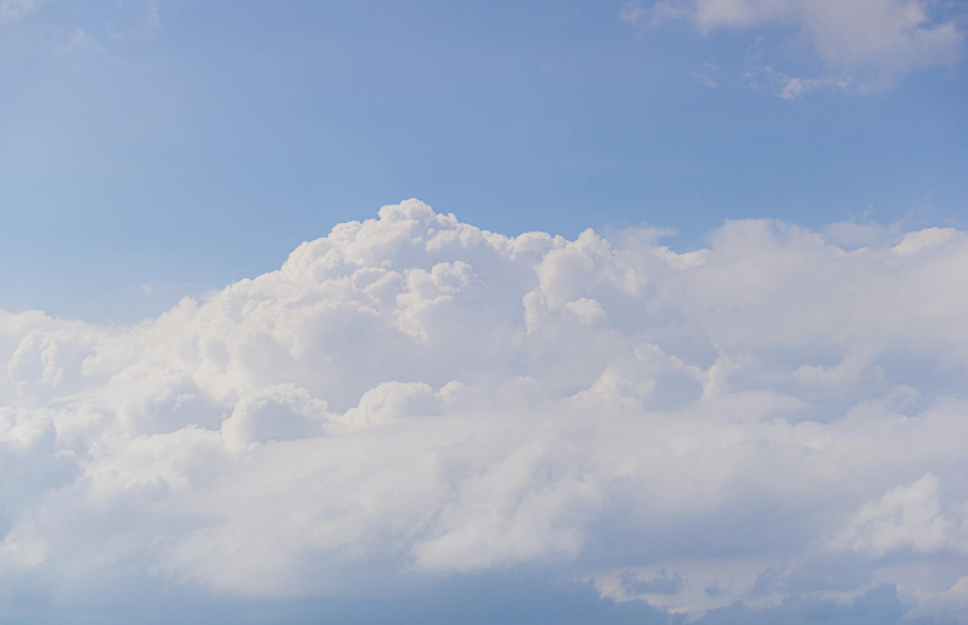Cloud (Облако) — масса водяных паров в небе или хранилище данных