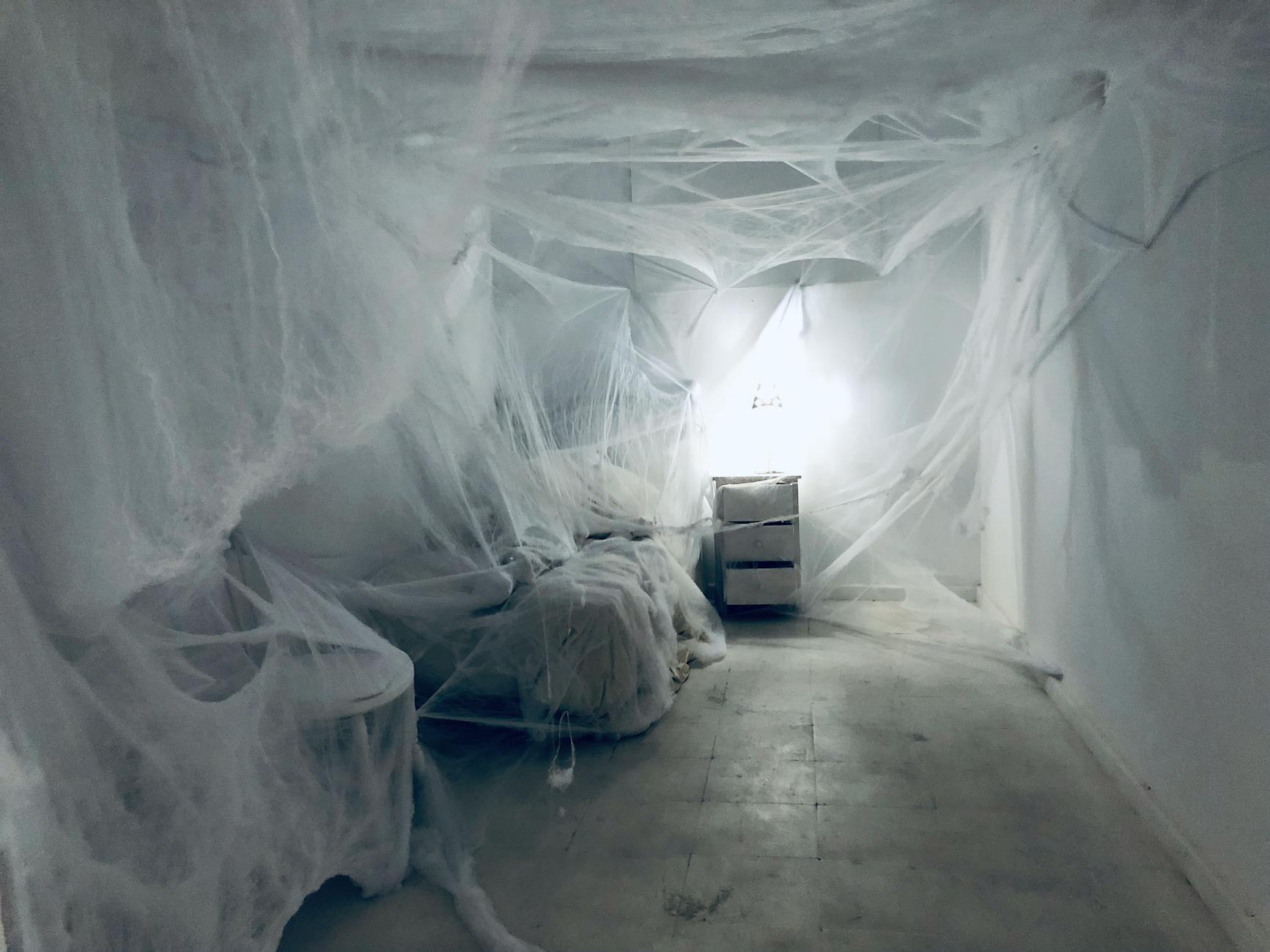 Creepy (Жуткий, странный) — что-то, вызывающее беспокойство