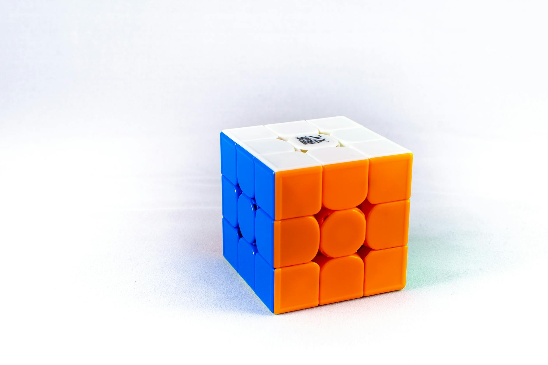Cube (Куб) — геометрическая фигура и форма предмета