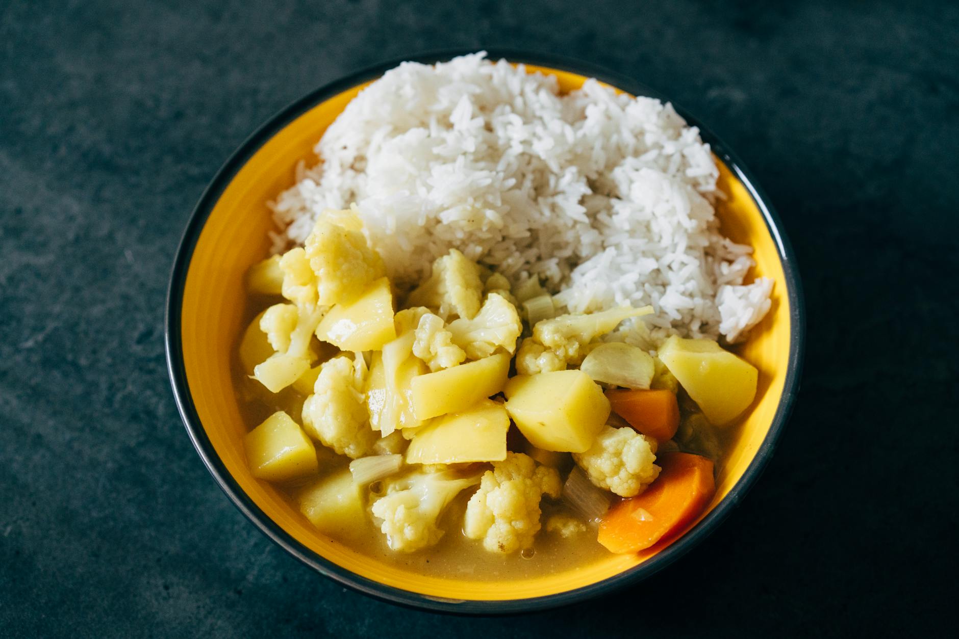 Curry (Карри) — популярное индийское блюдо и смесь специй