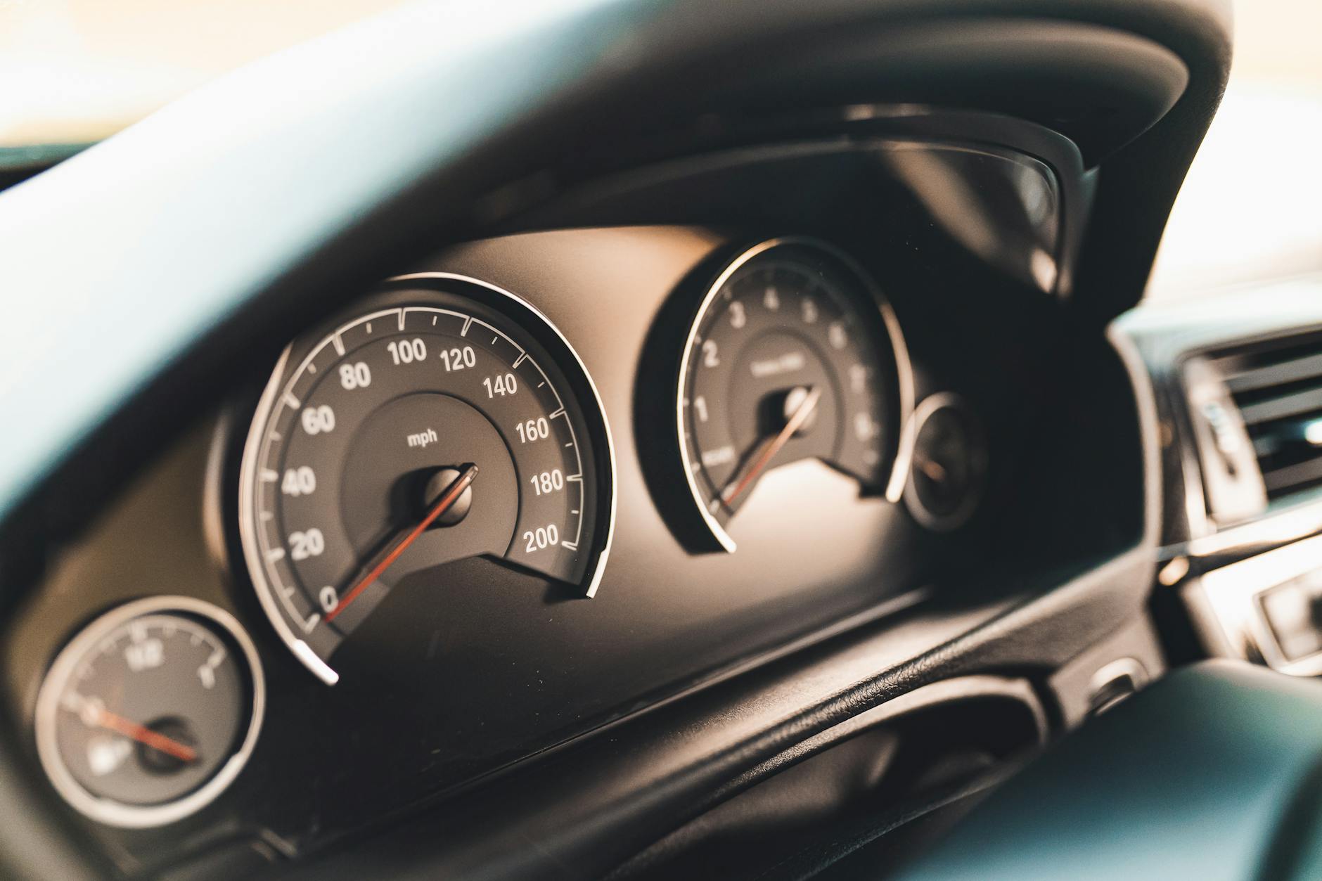 Dashboard (Приборная панель) — панель в автомобиле или программном обеспечении