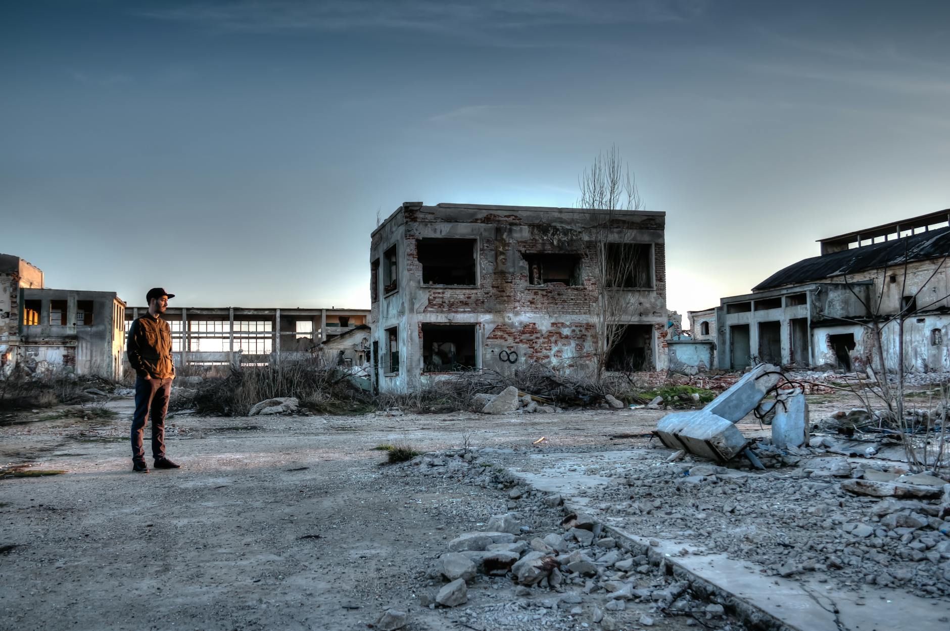 Decay (Распад, гниение) — процесс разрушения органических материалов