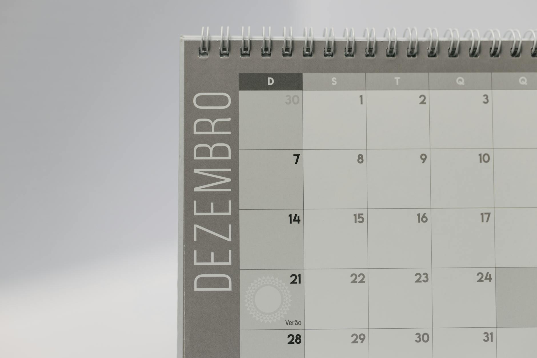 December (Декабрь) — двенадцатый месяц года, время праздников и зимы
