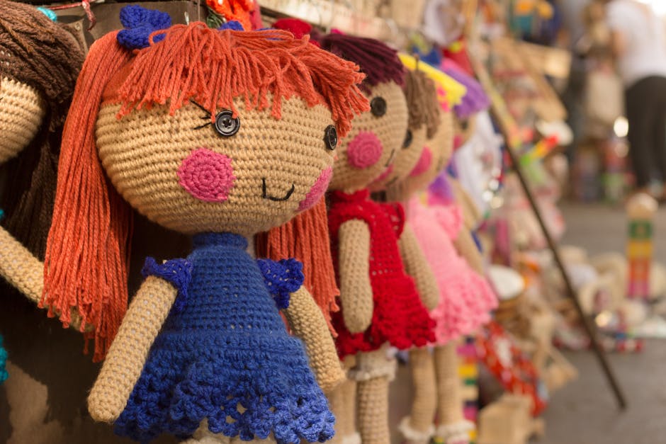 Doll (Кукла) — детская игрушка в виде человека