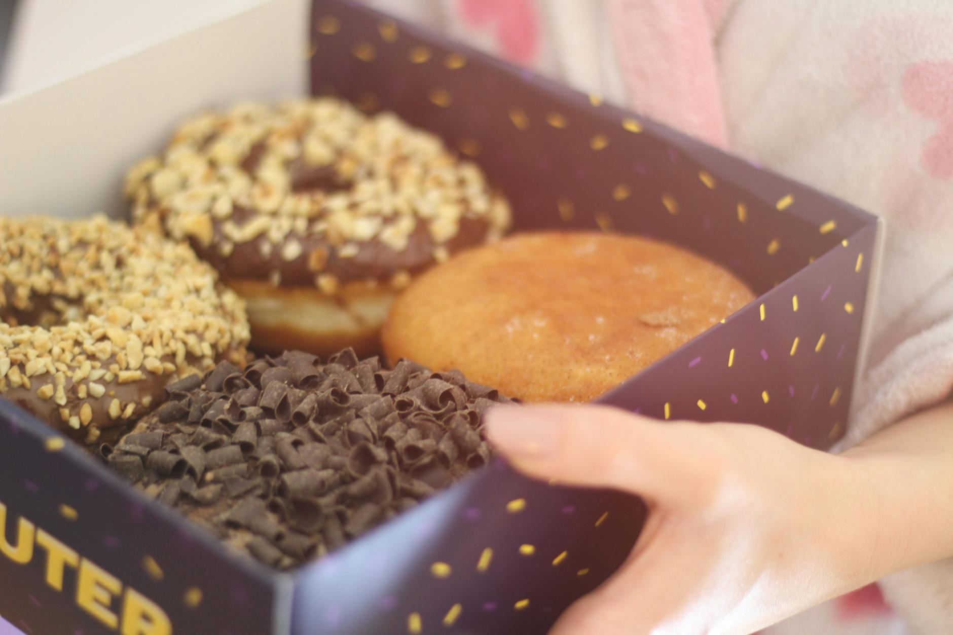 Donut (Пончик) — сладкое угощение из жареного теста с глазурью