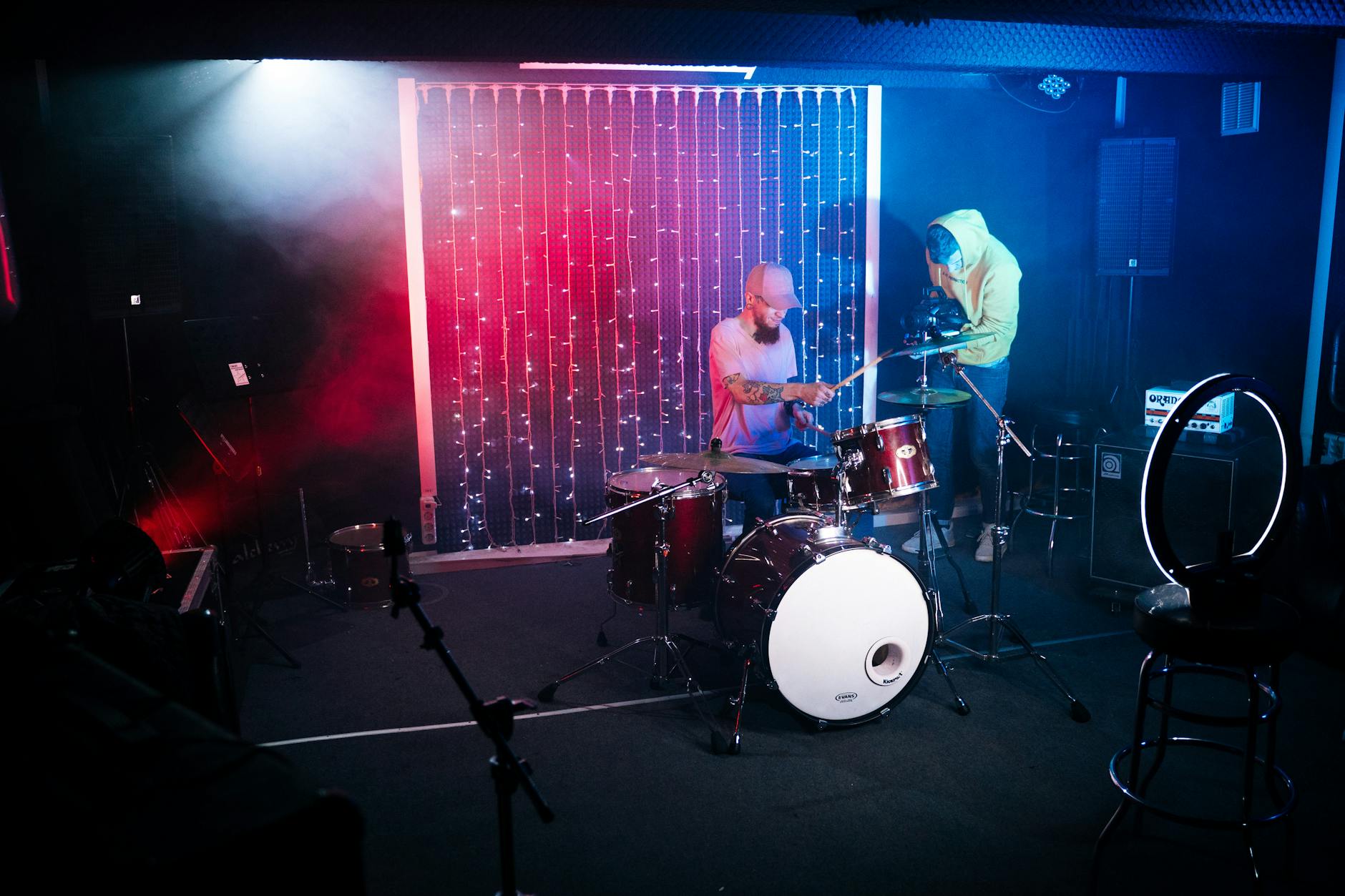 Drum (Барабан) — музыкальный ударный инструмент