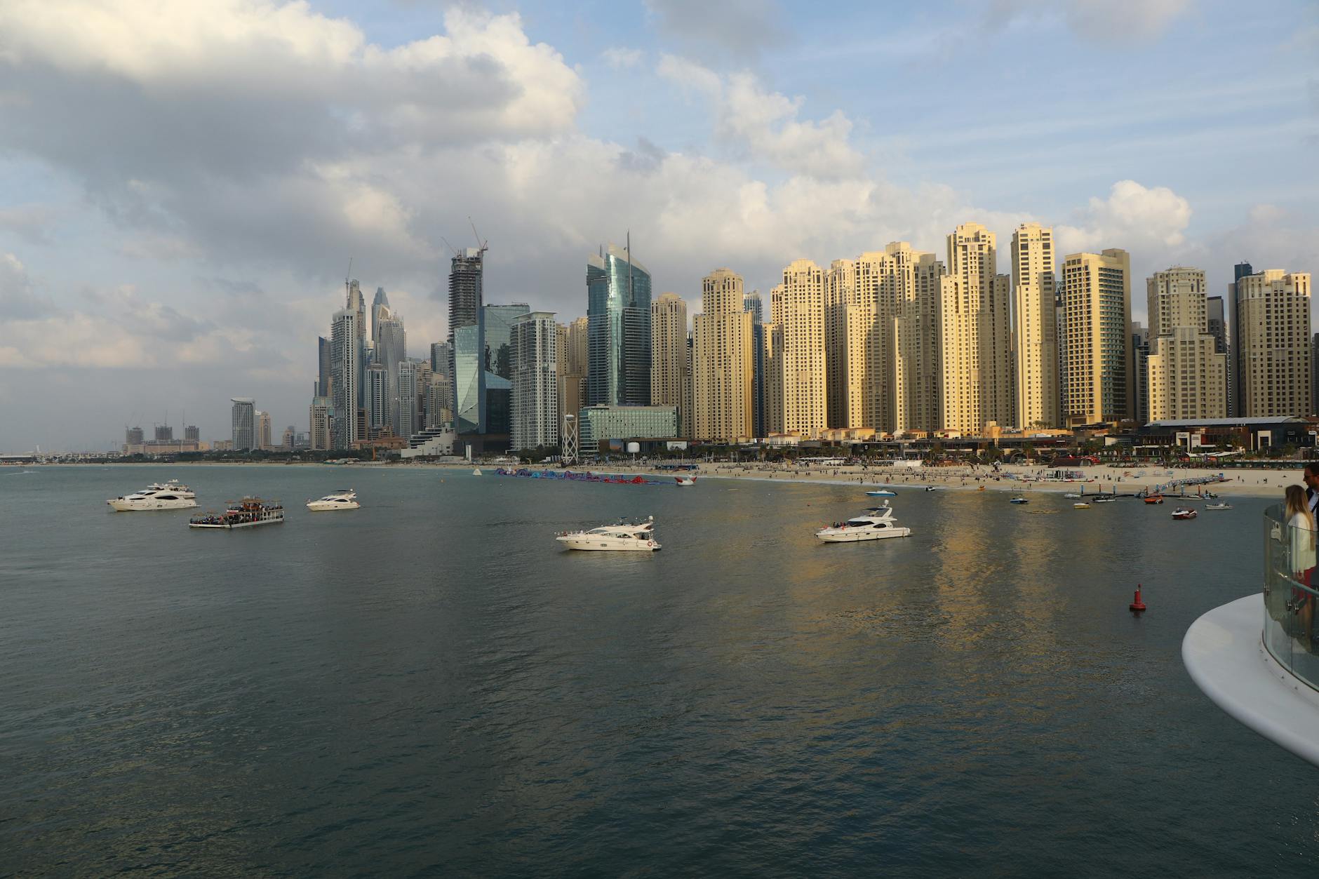 Dubai (Дубай) — современный город в ОАЭ