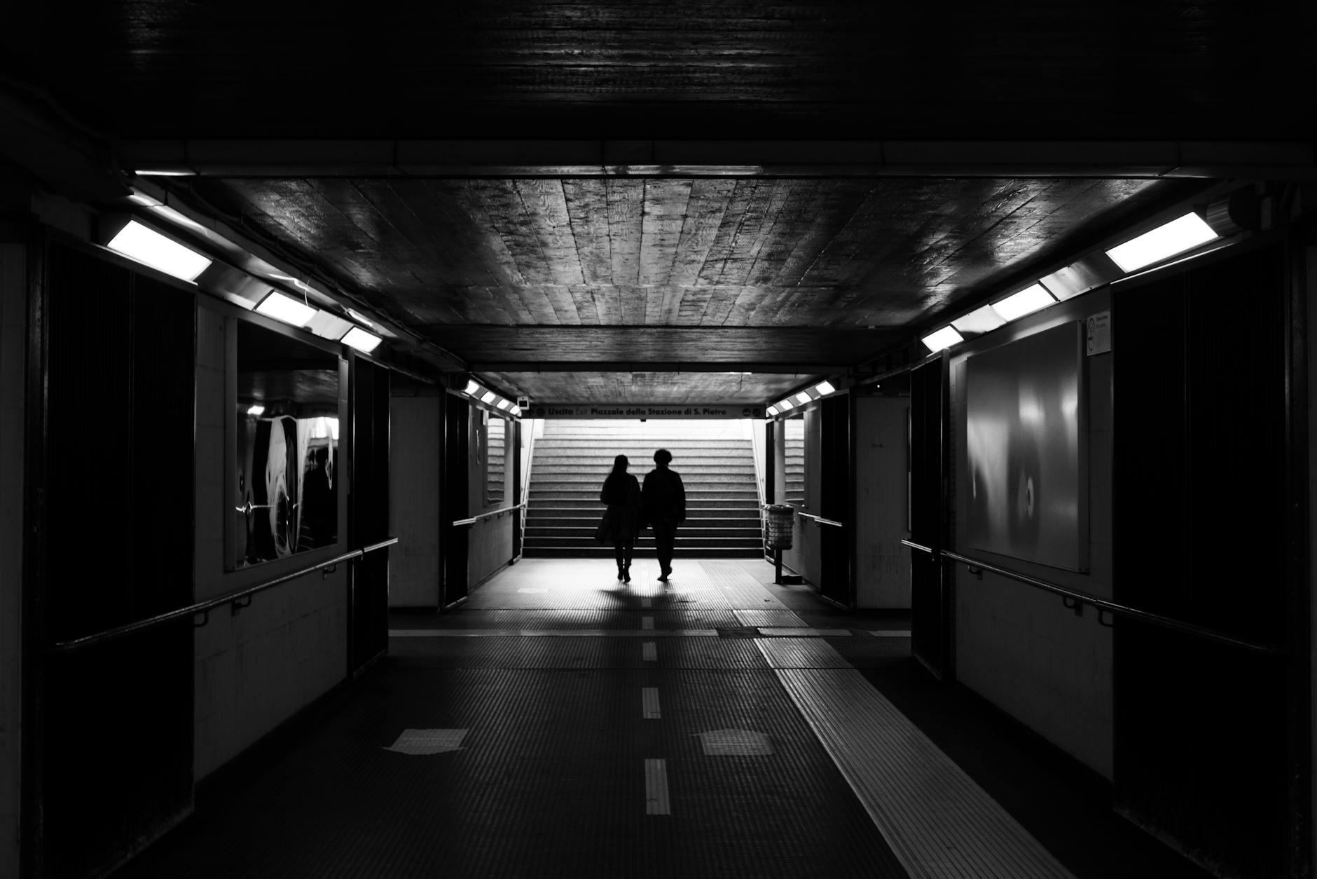 Exit (Выход) — указатель выхода из здания