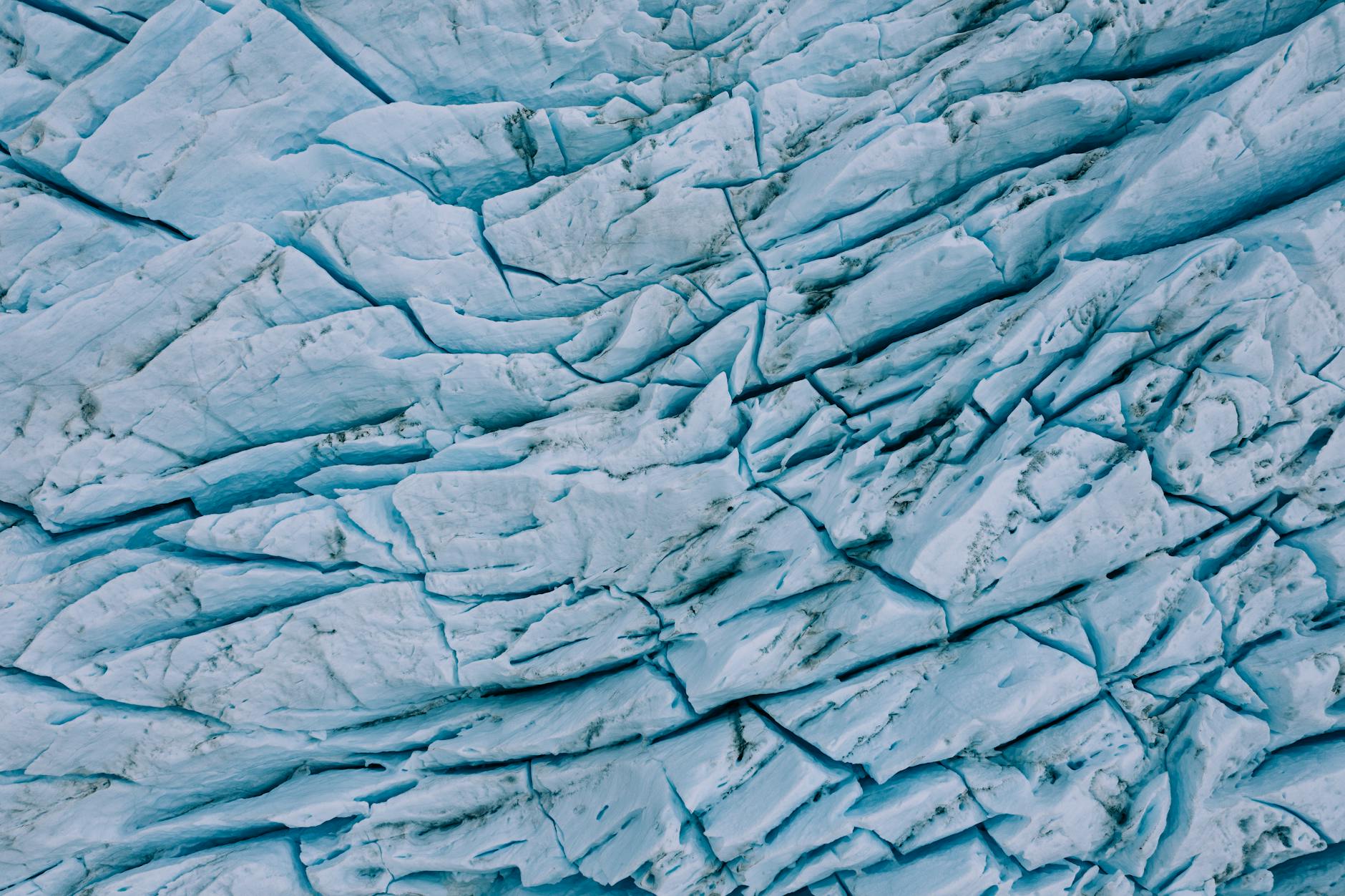 Glacier (Ледник) — большая масса льда