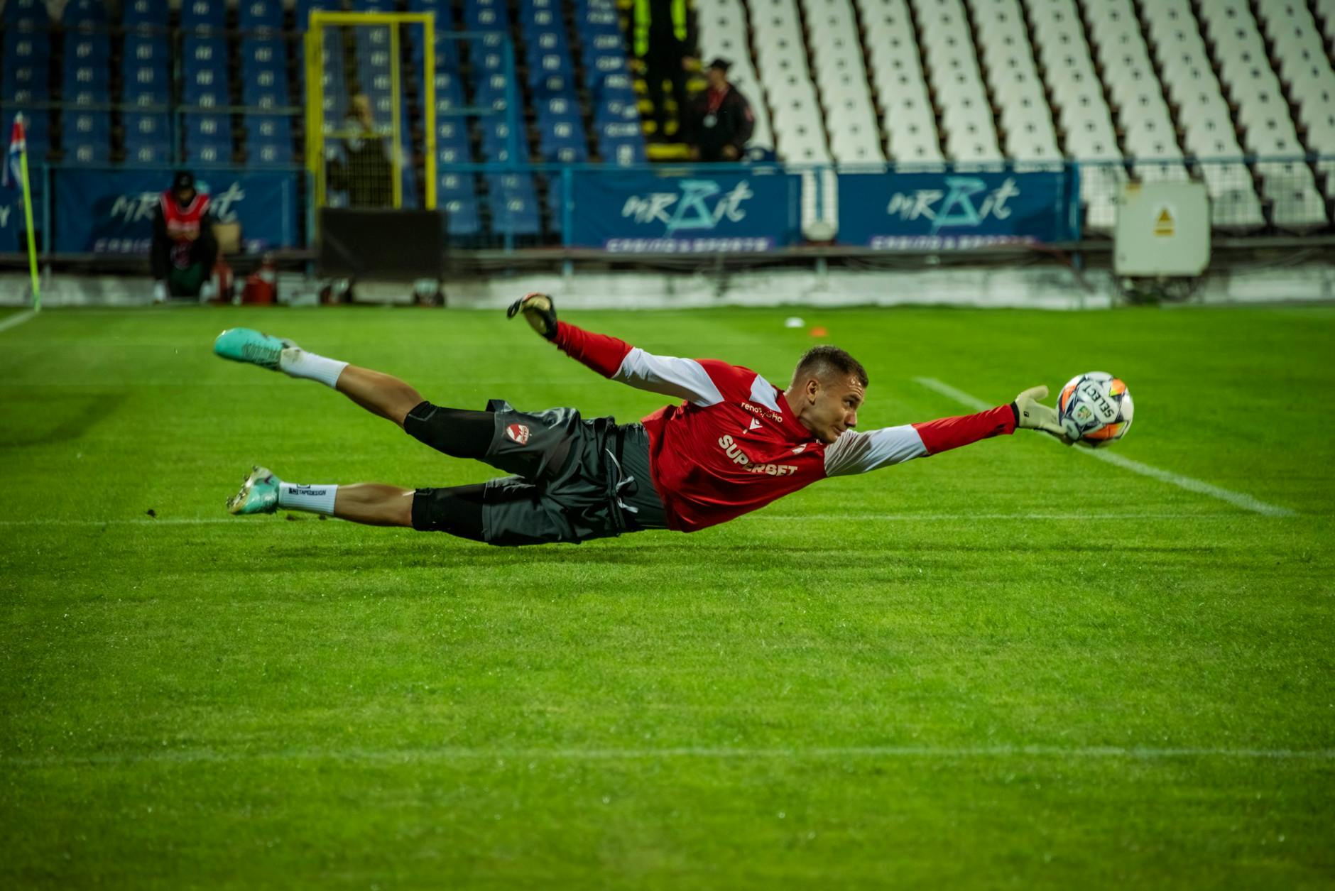 Keeper (Хранитель, вратарь) — человек, который заботится или охраняет