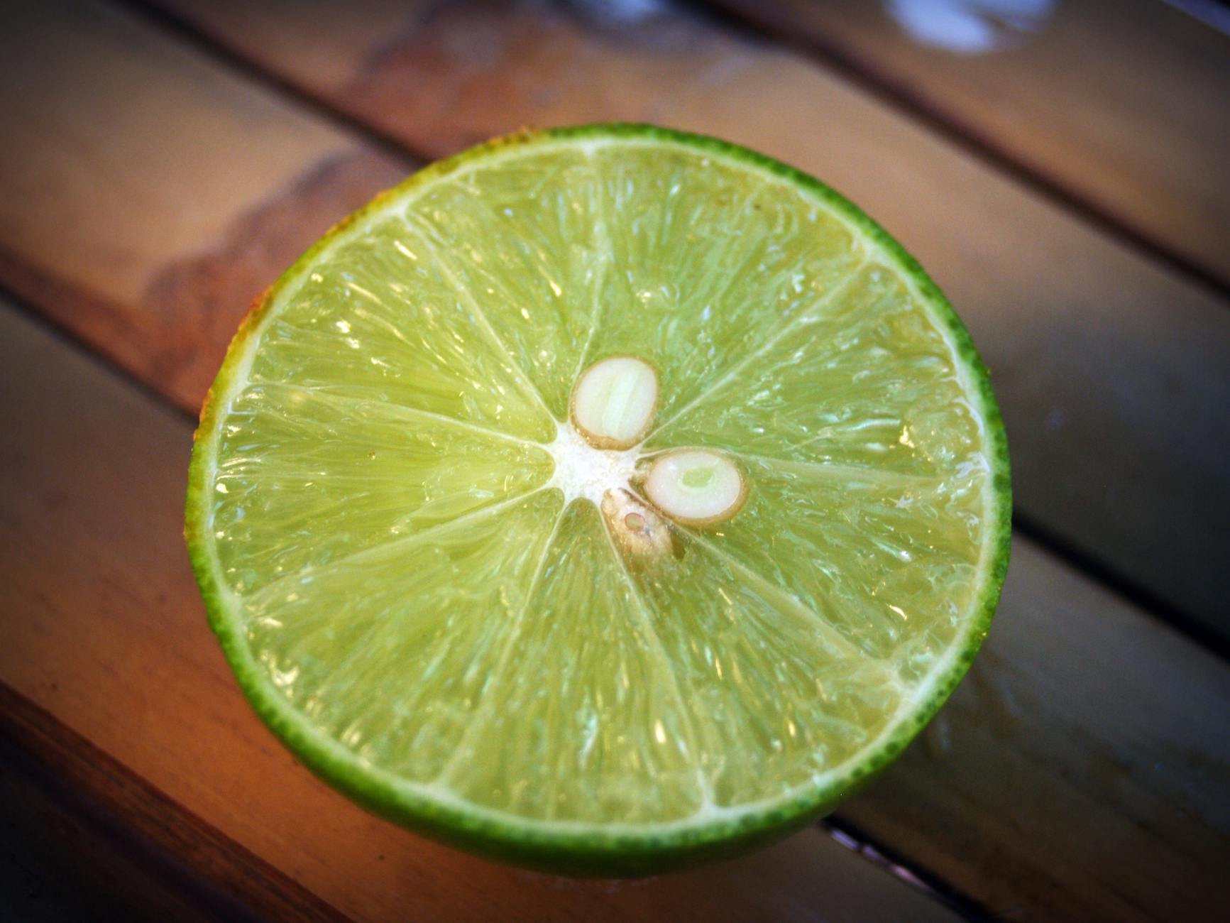 Lime (Лайм) — зелёный цитрусовый фрукт и цвет