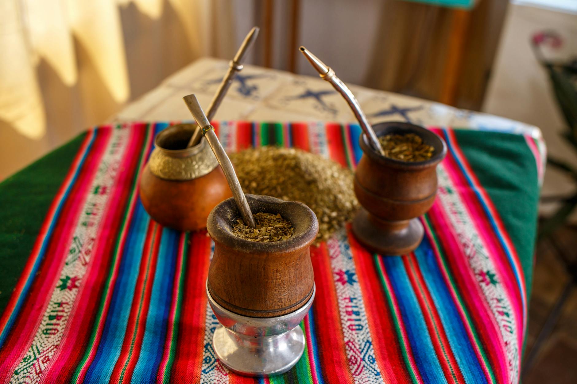 Mate (Друг, приятель) — человек, протягивающий руку помощи