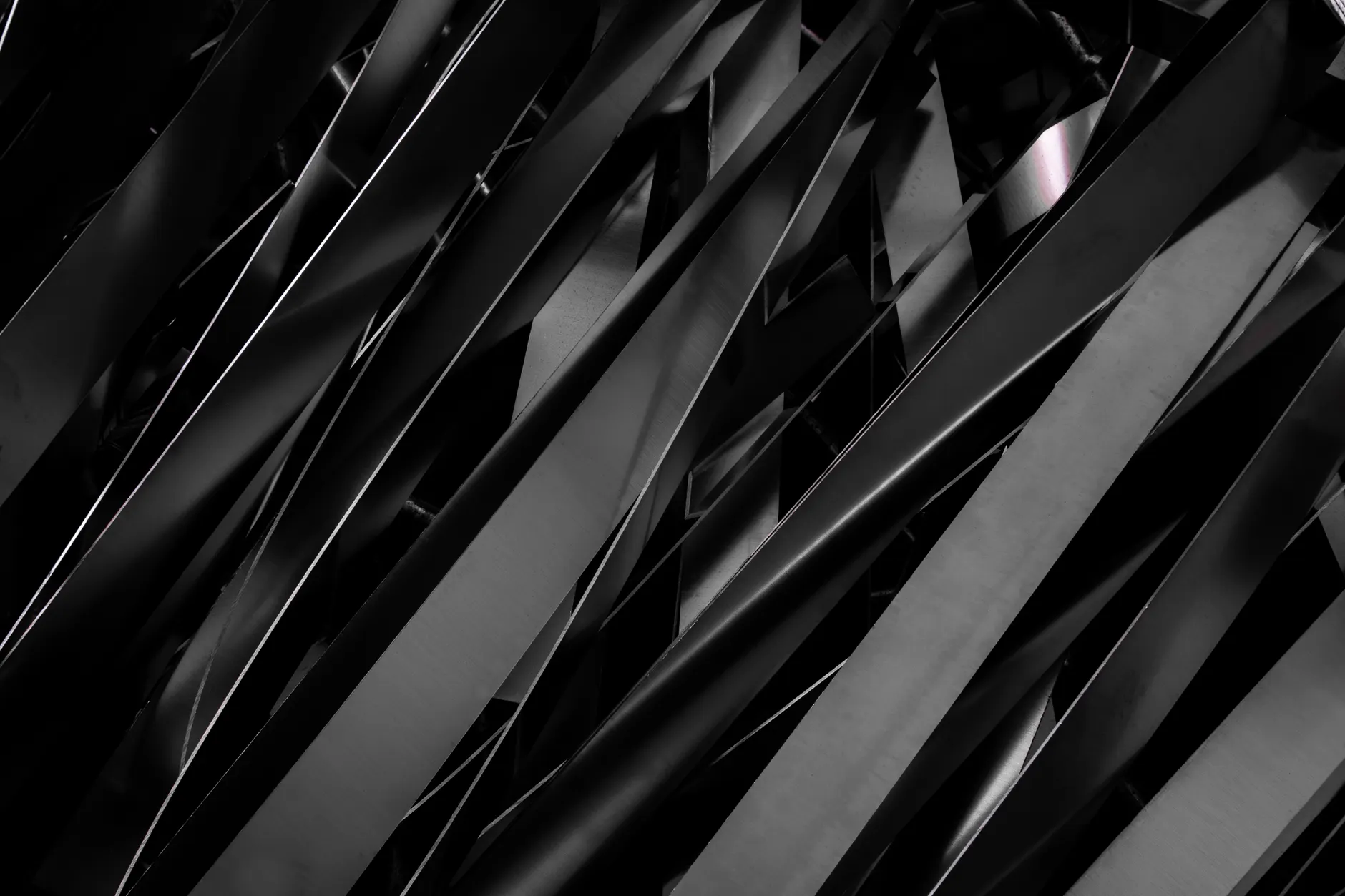 Metal (Металл) — твёрдое блестящее вещество