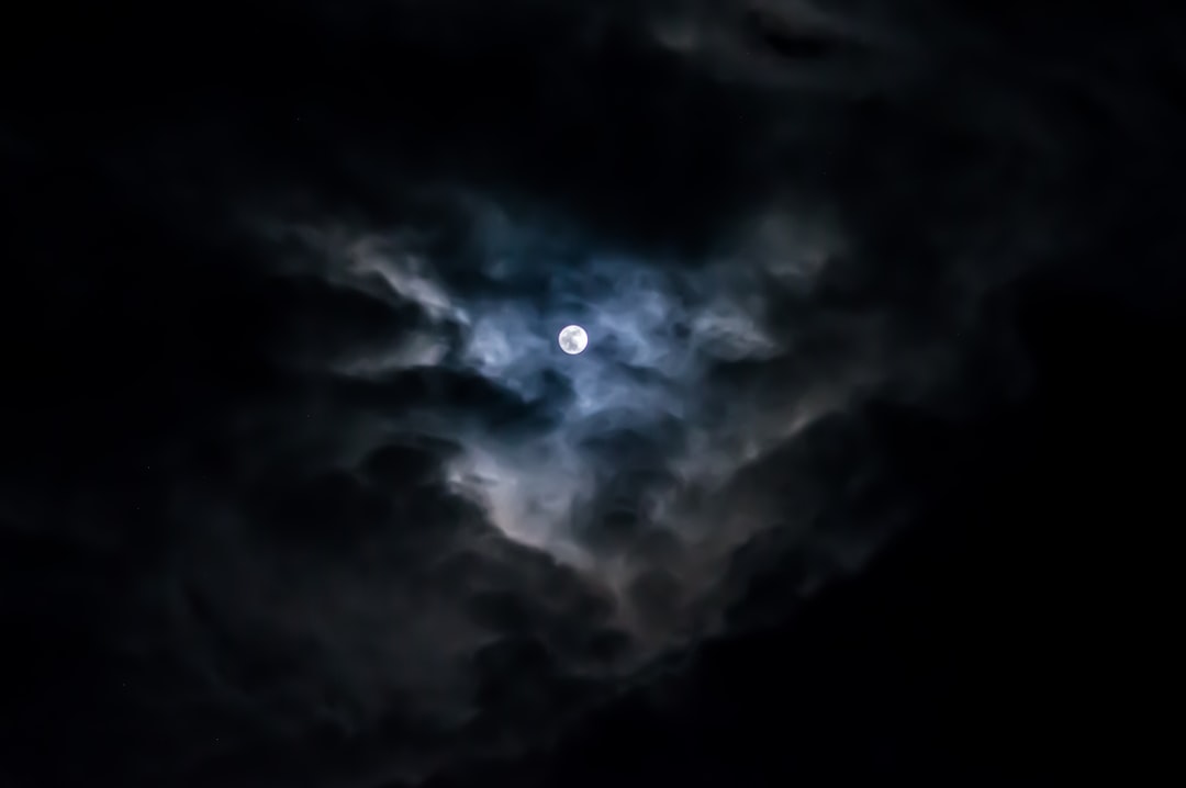 Midnight (Полночь) — время в 00:00, конец одного дня и начало другого
