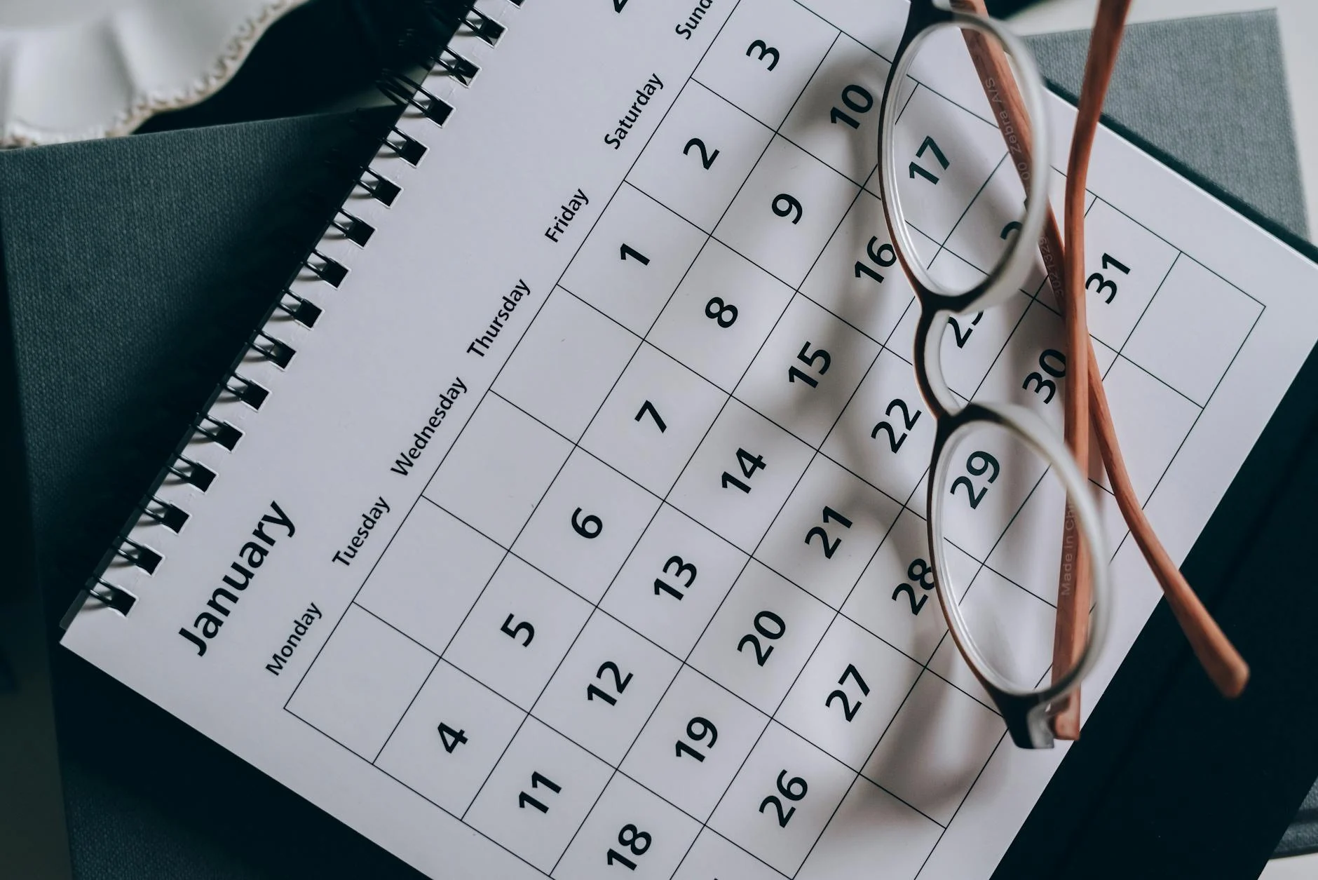 Month (Месяц) — единица времени в календаре