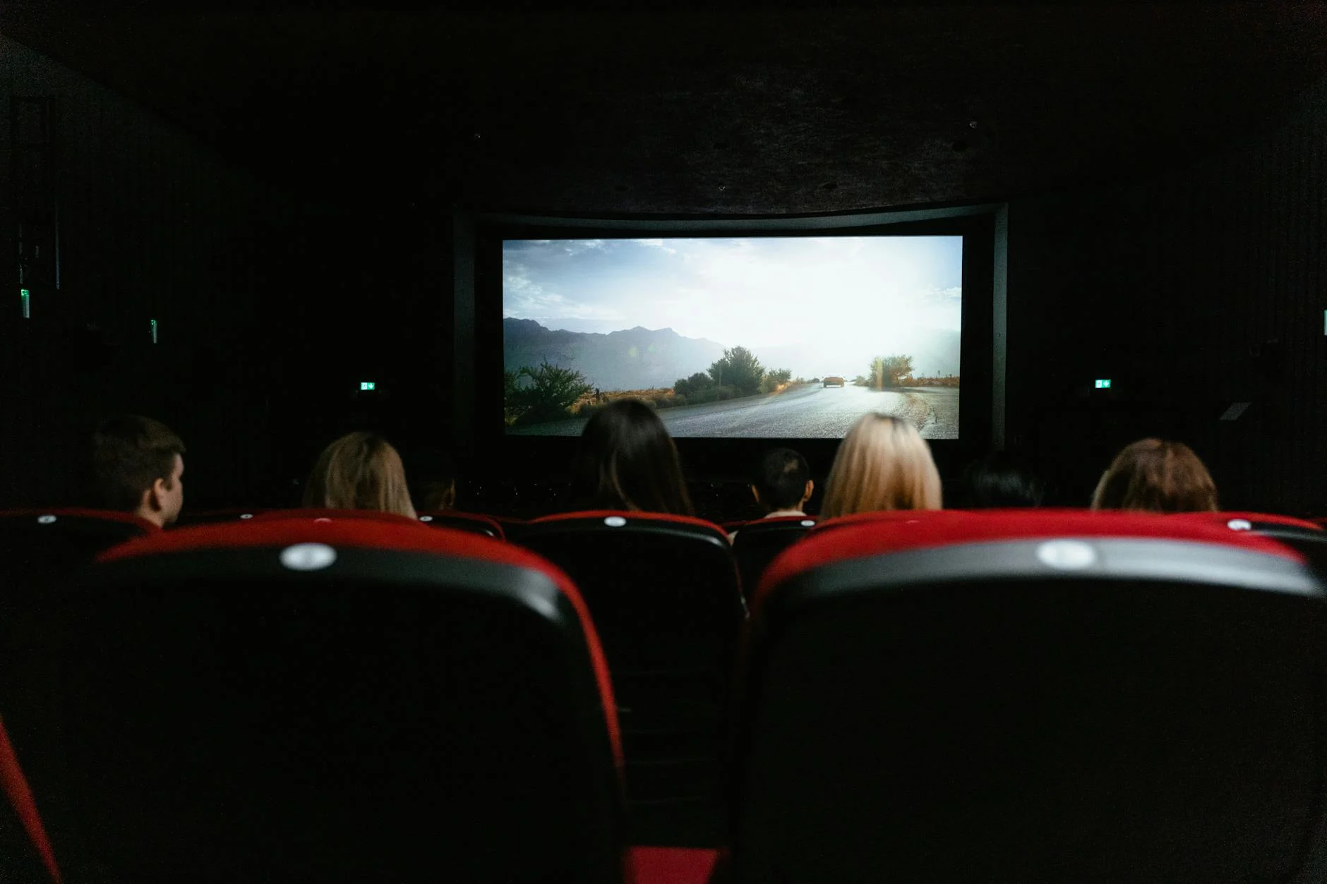 Movies (Фильмы) — поход в кинотеатр, просмотр фильмов