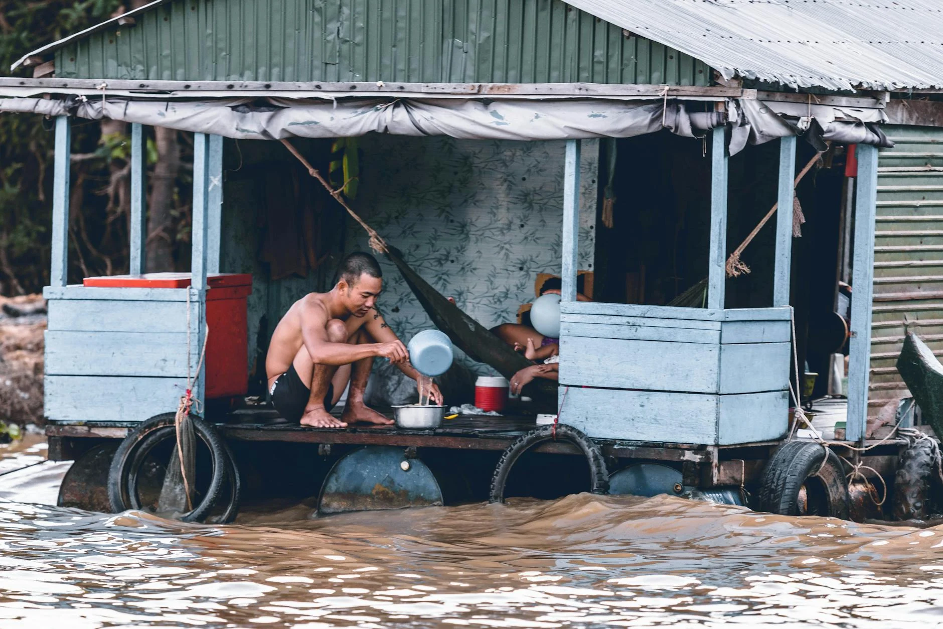 Poor (Бедный, плохой) — человек, нуждающийся в помощи или низкое качество