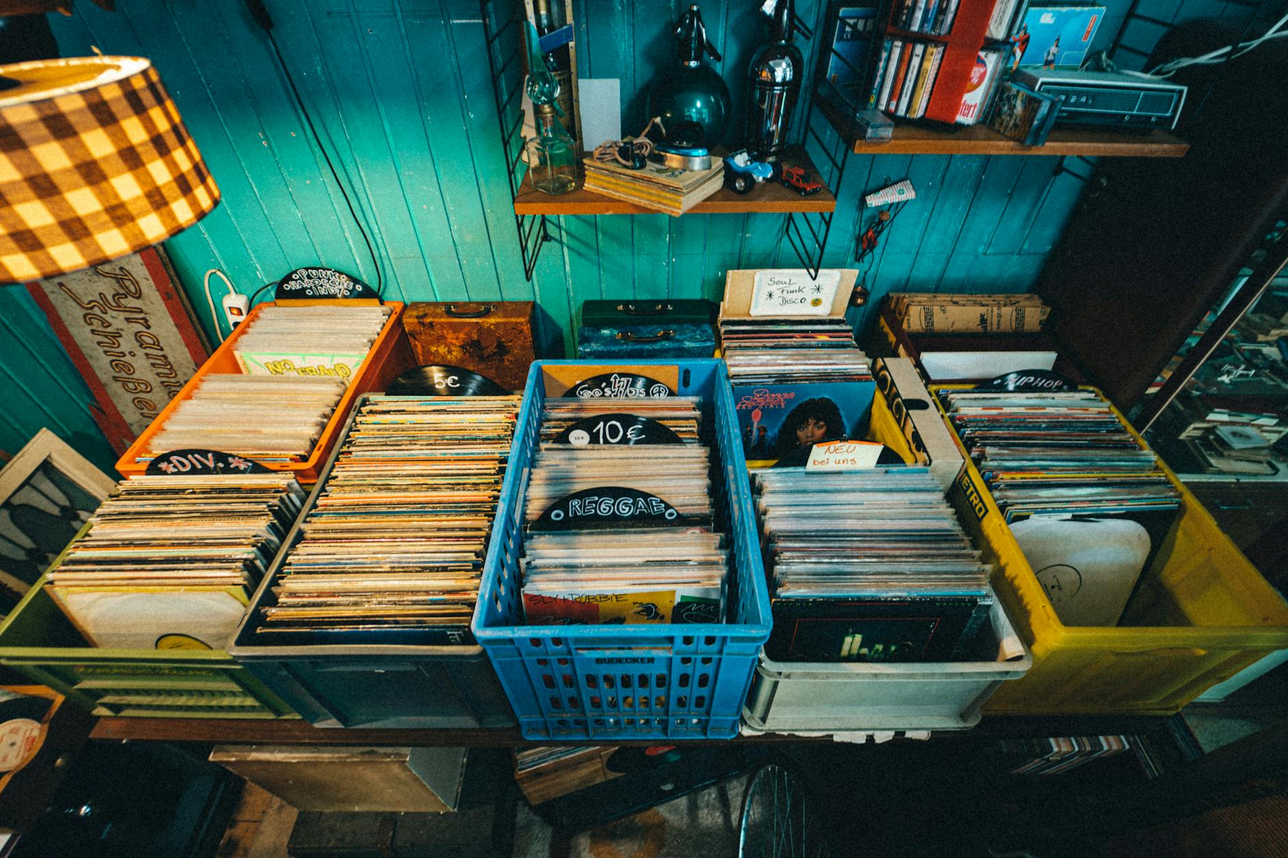 Record (Запись, рекорд; записывать) — информация, достижения, музыка