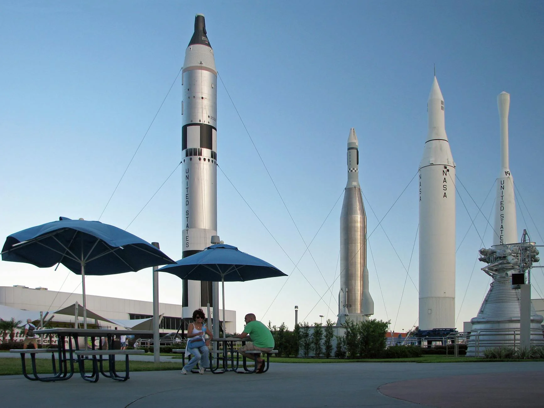 Rocket (Ракета) — летательный аппарат для космоса