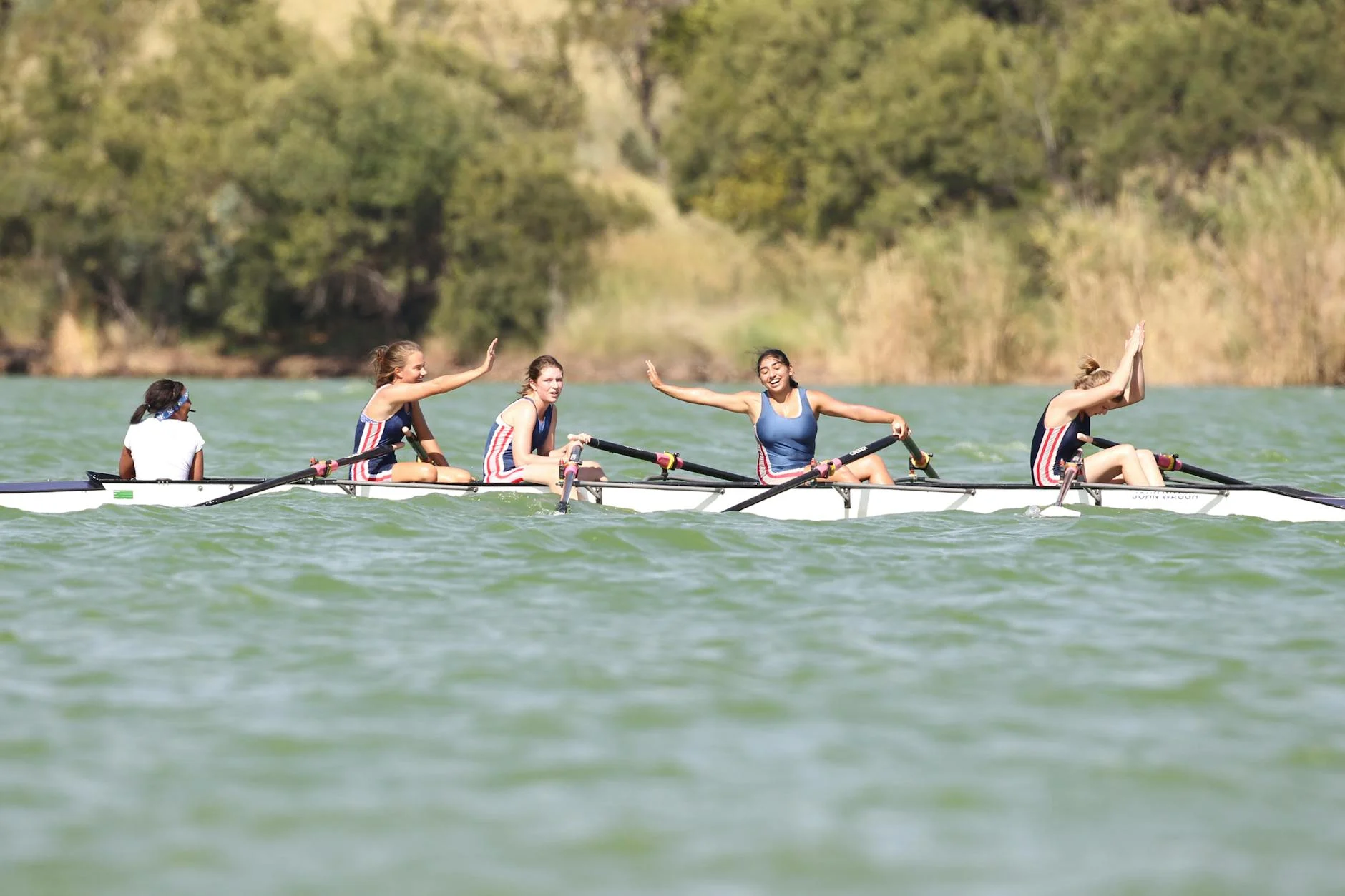 Row (Ряд, грести) — линия, шеренга, или движение лодки веслами