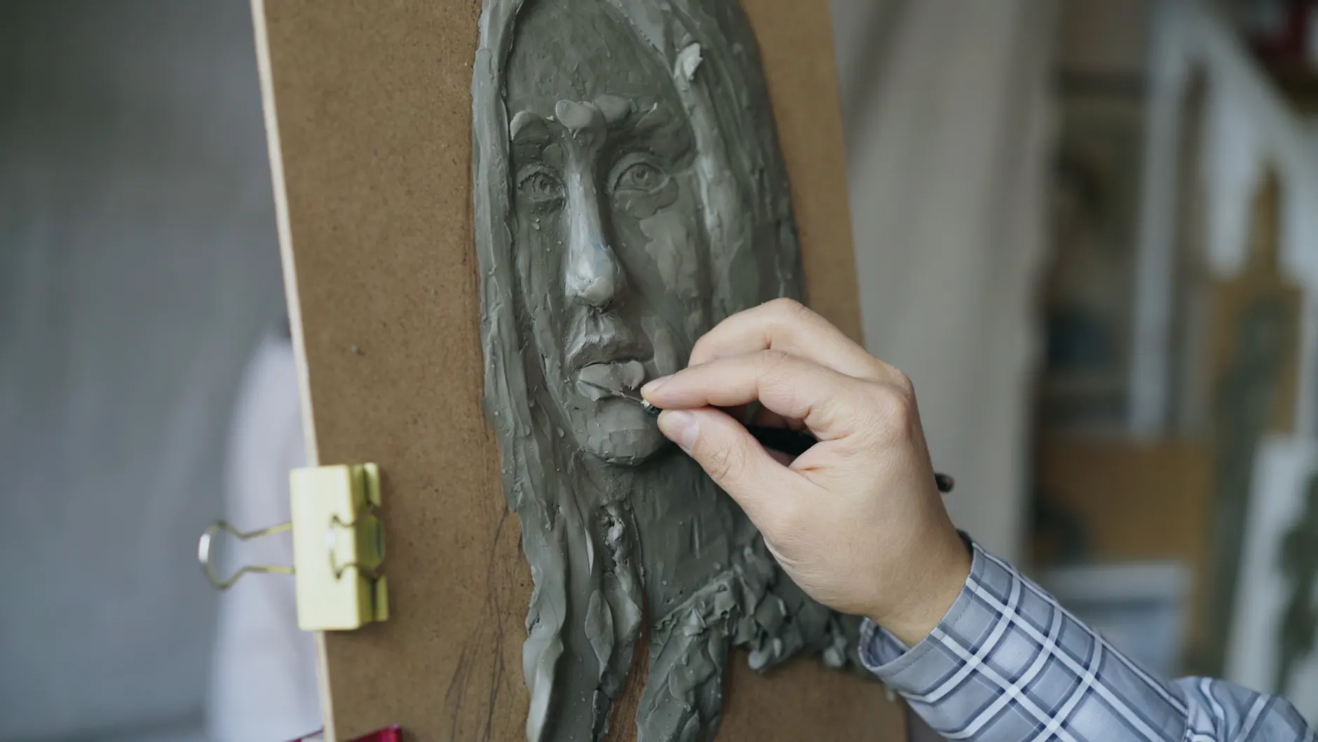 Sculpt (ваять, лепить) — художник, работающий над статуей