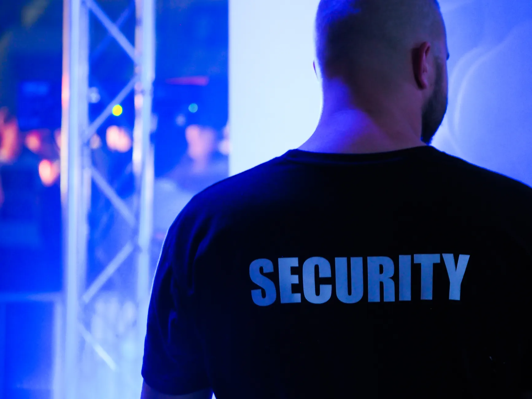Secure (Надёжный, безопасный) — замок на двери