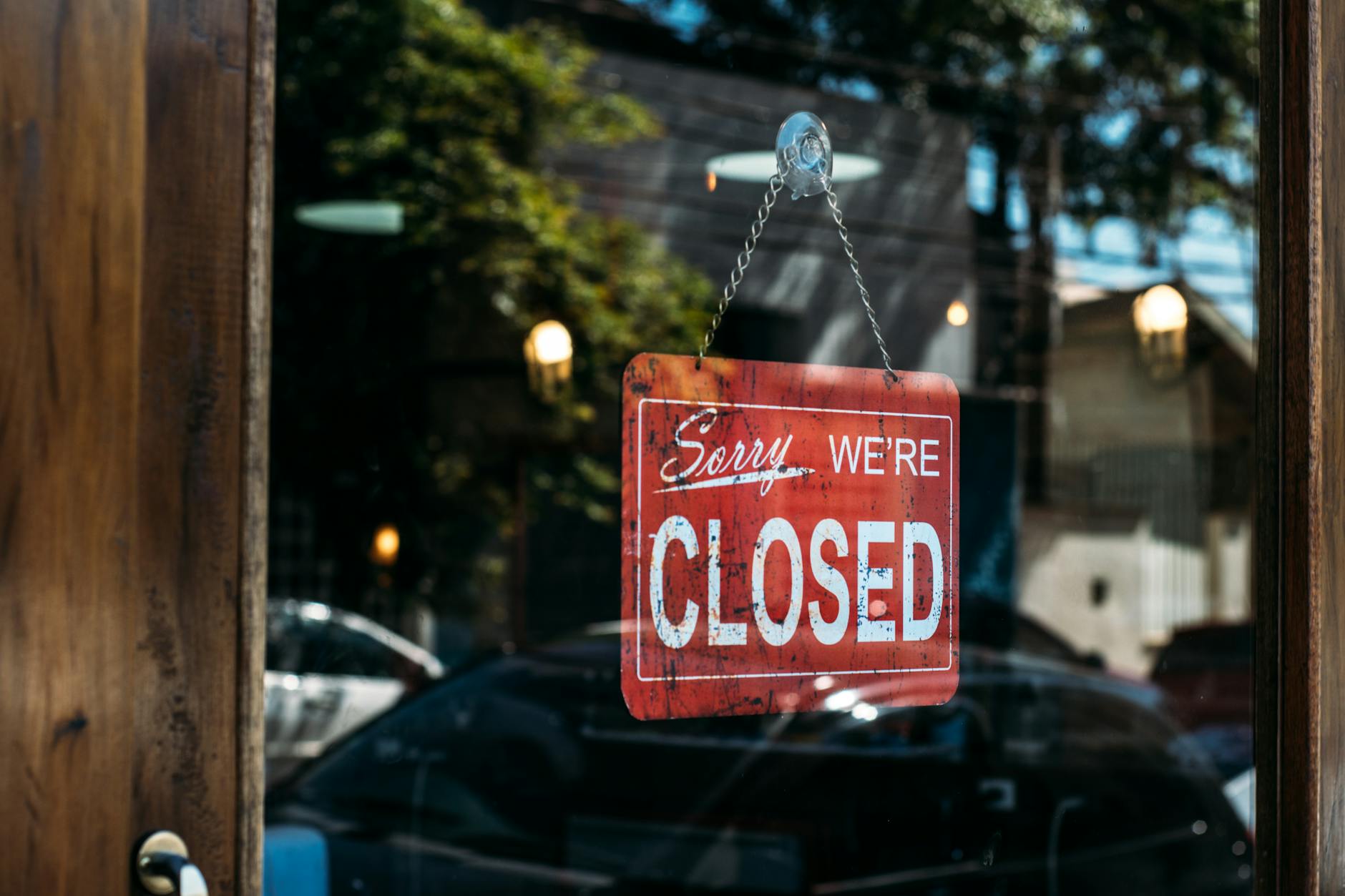 Shut (Закрывать) — действие по закрытию чего-либо