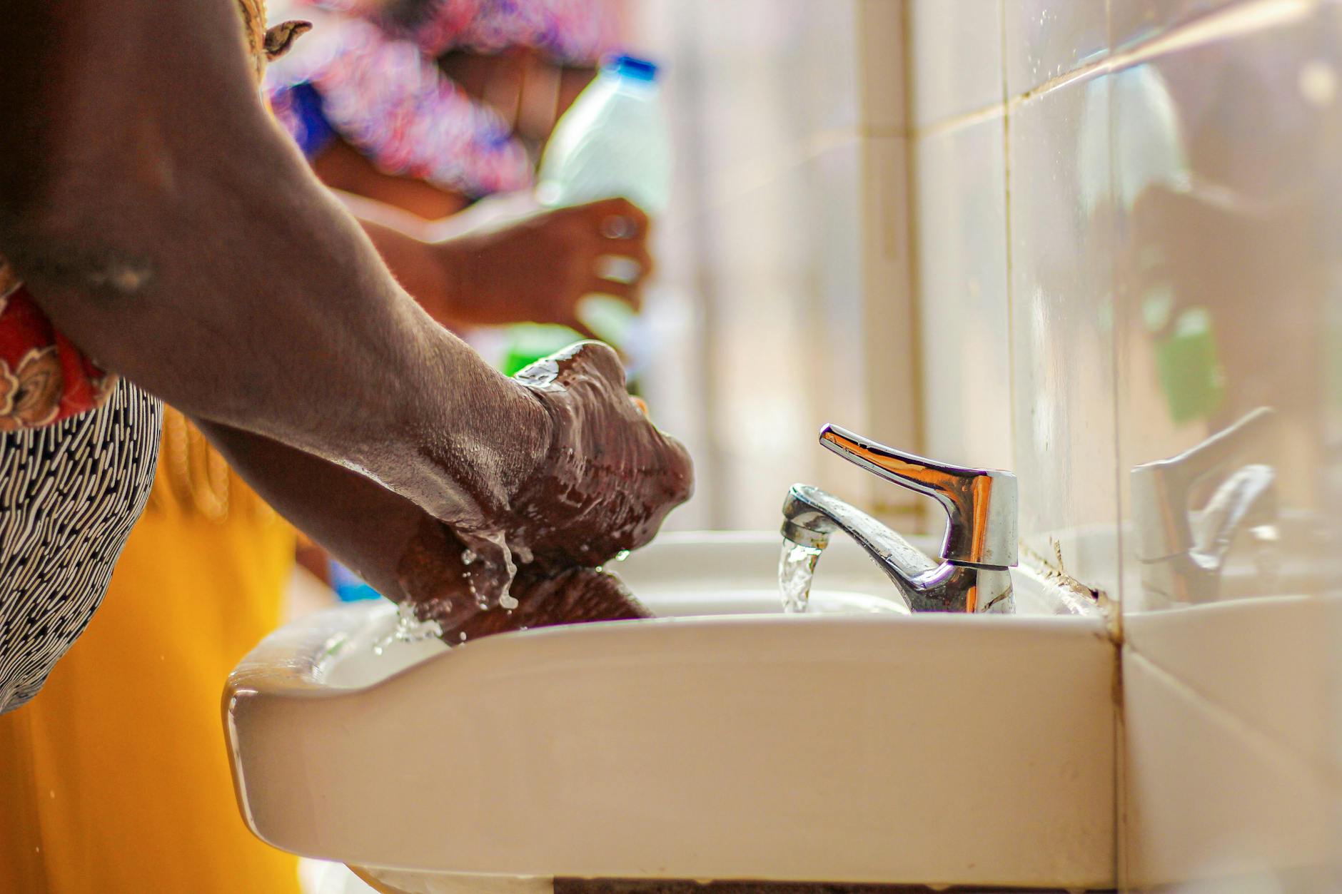 Sink (Раковина, тонуть) — предмет для мытья или действие погружения