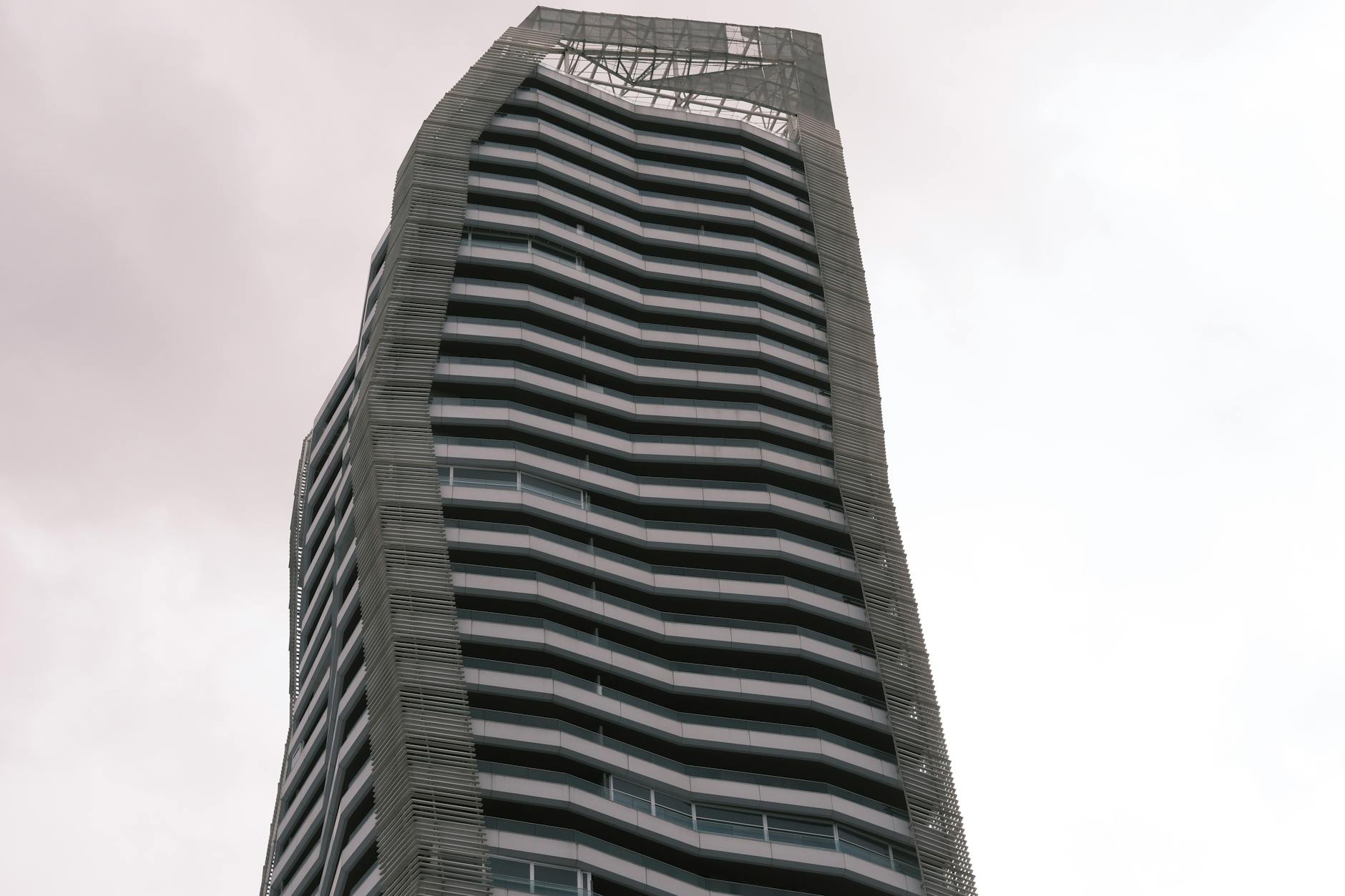 Skyscraper (Небоскреб) — очень высокое здание в городе