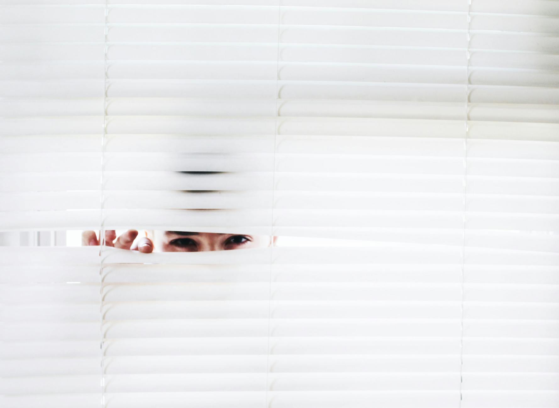 Sneak (Прокрасться) — тихое и незаметное движение