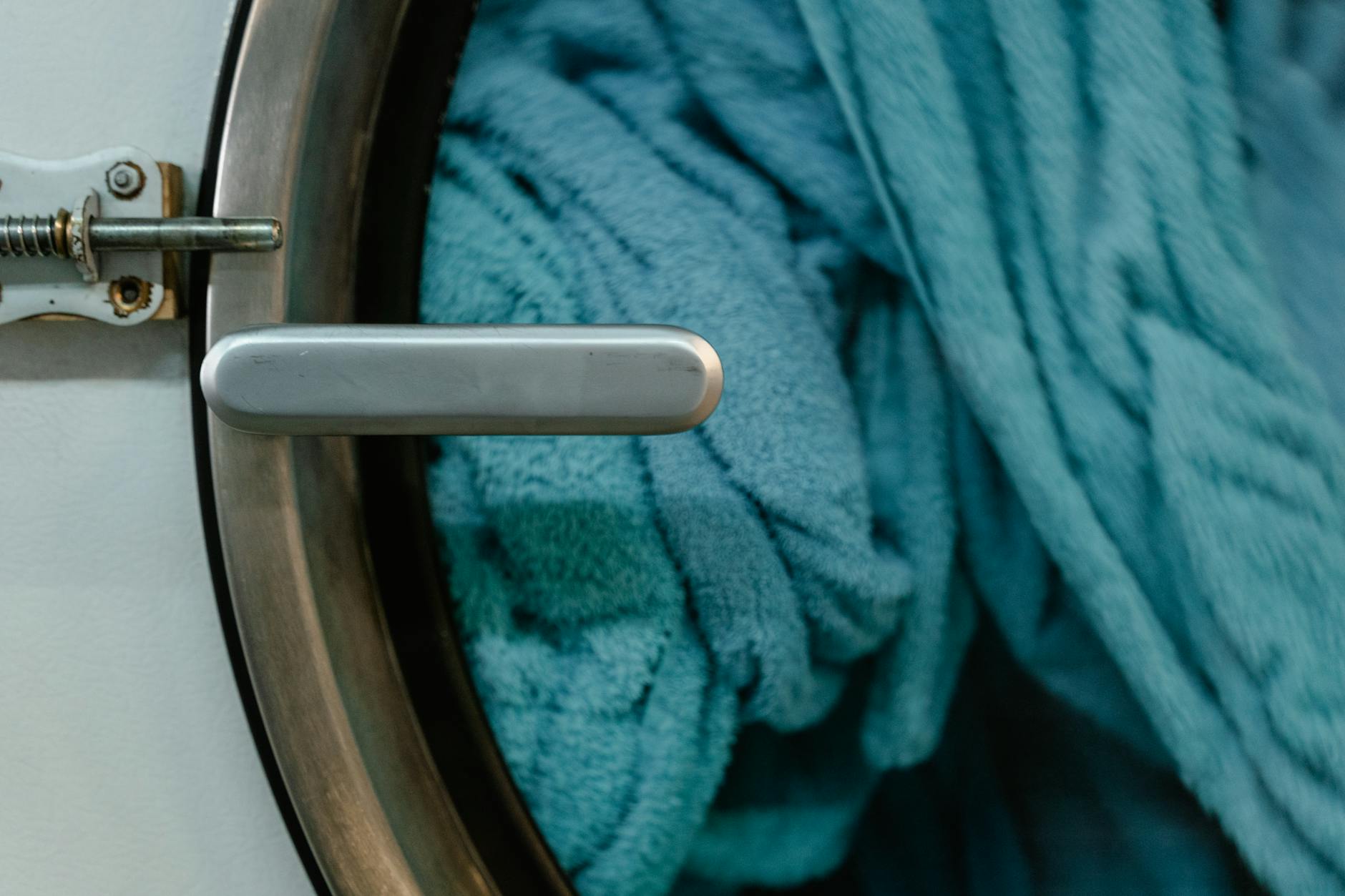 Softener (Смягчитель) — средство для белья или воды