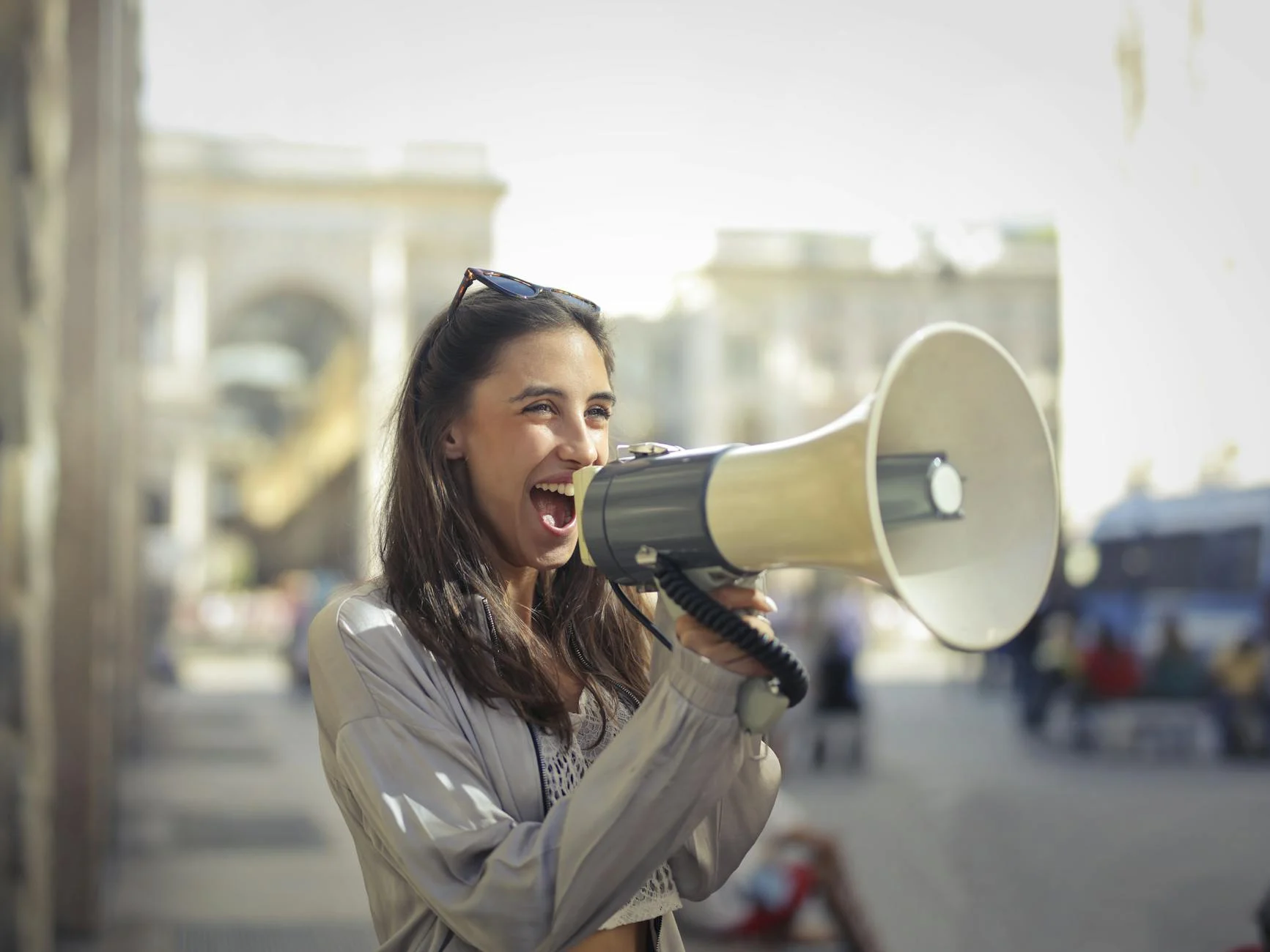 Speak (Говорить) — человек разговаривает