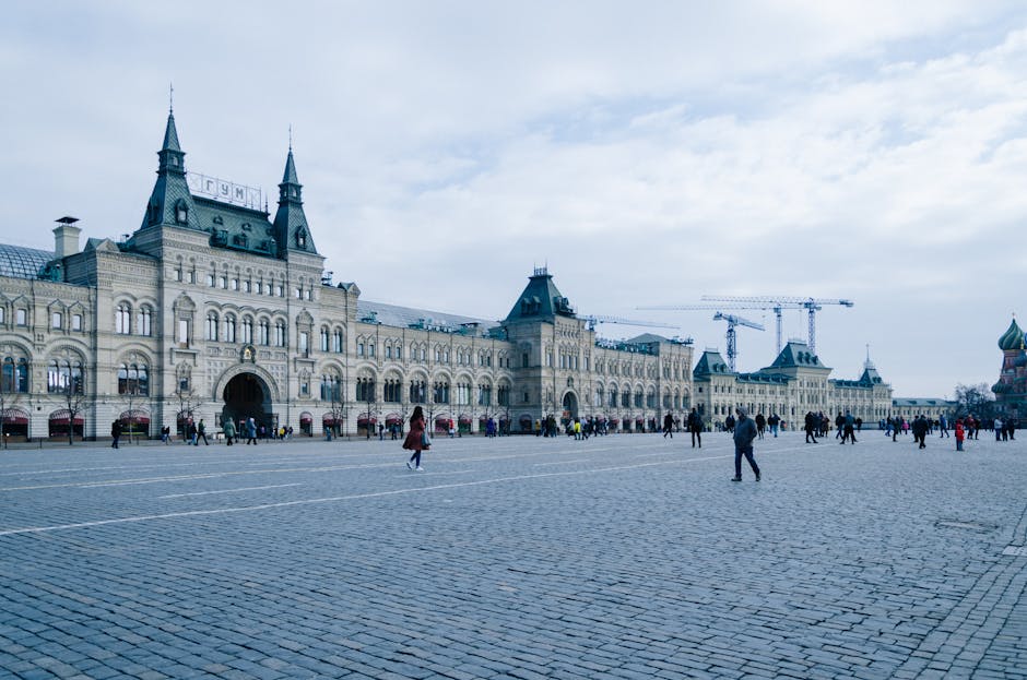 Square (Квадрат; площадь) — геометрическая фигура и городское пространство