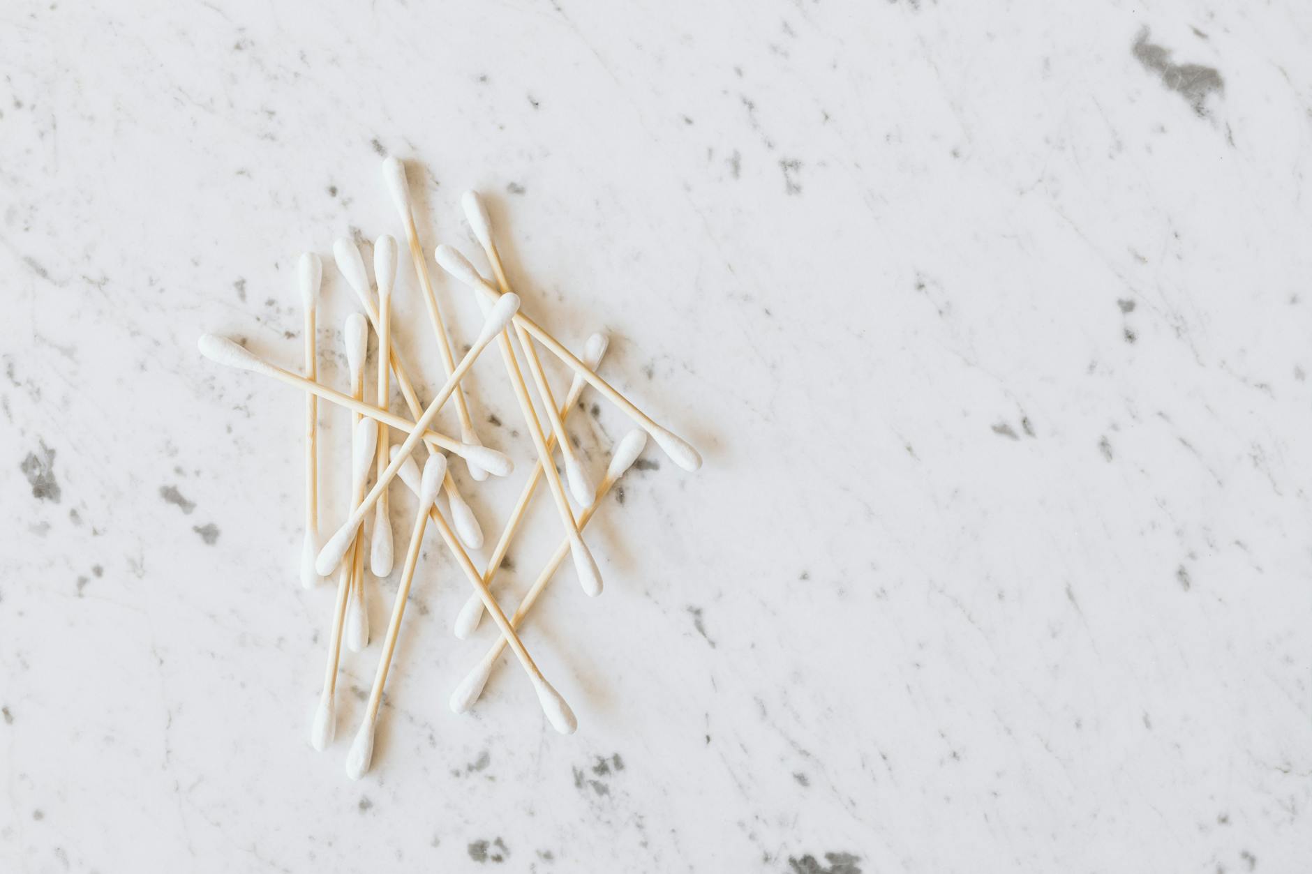 Stick (Палка, прилипать) — деревянная палка и клей