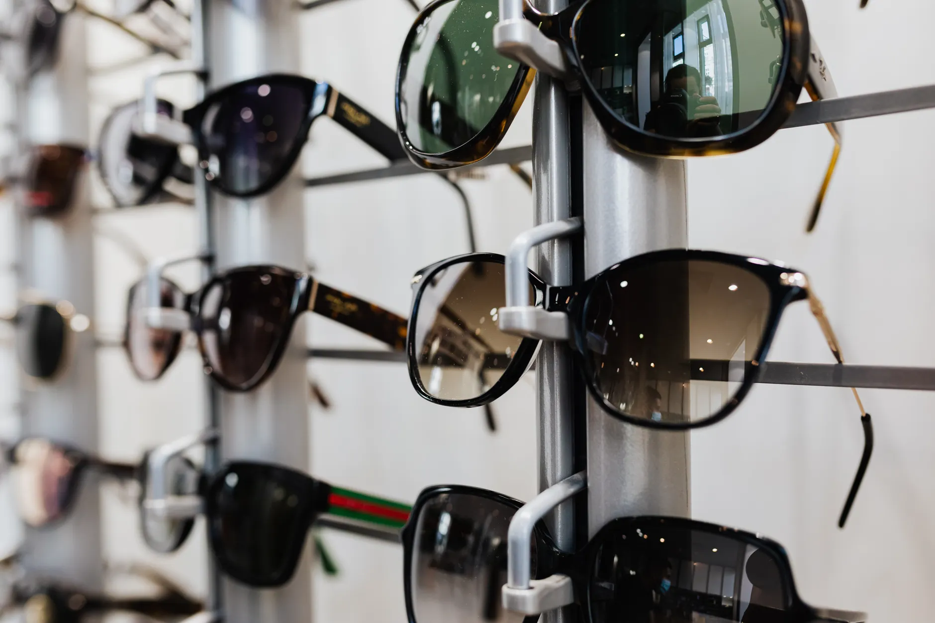 Sunglasses (Солнцезащитные очки) — стильный аксессуар для защиты глаз