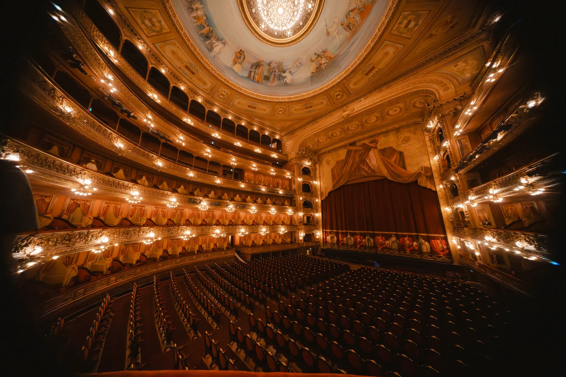 Theater (Театр) — здание для представлений